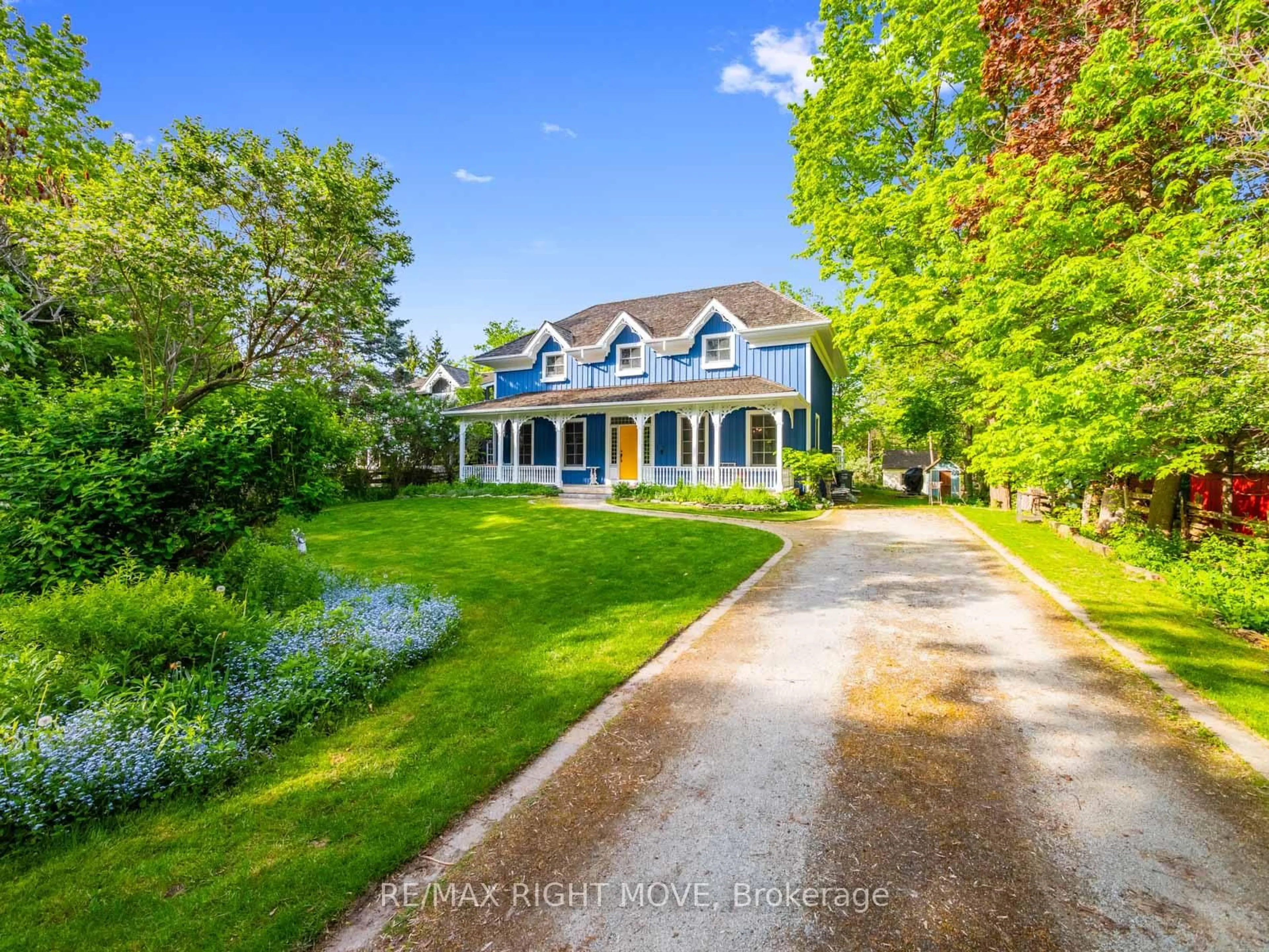 A pic from outside/outdoor area/front of a property/back of a property/a pic from drone, water/lake/river/ocean view for 7135 Pond St, Mississauga Ontario L5W 1A1