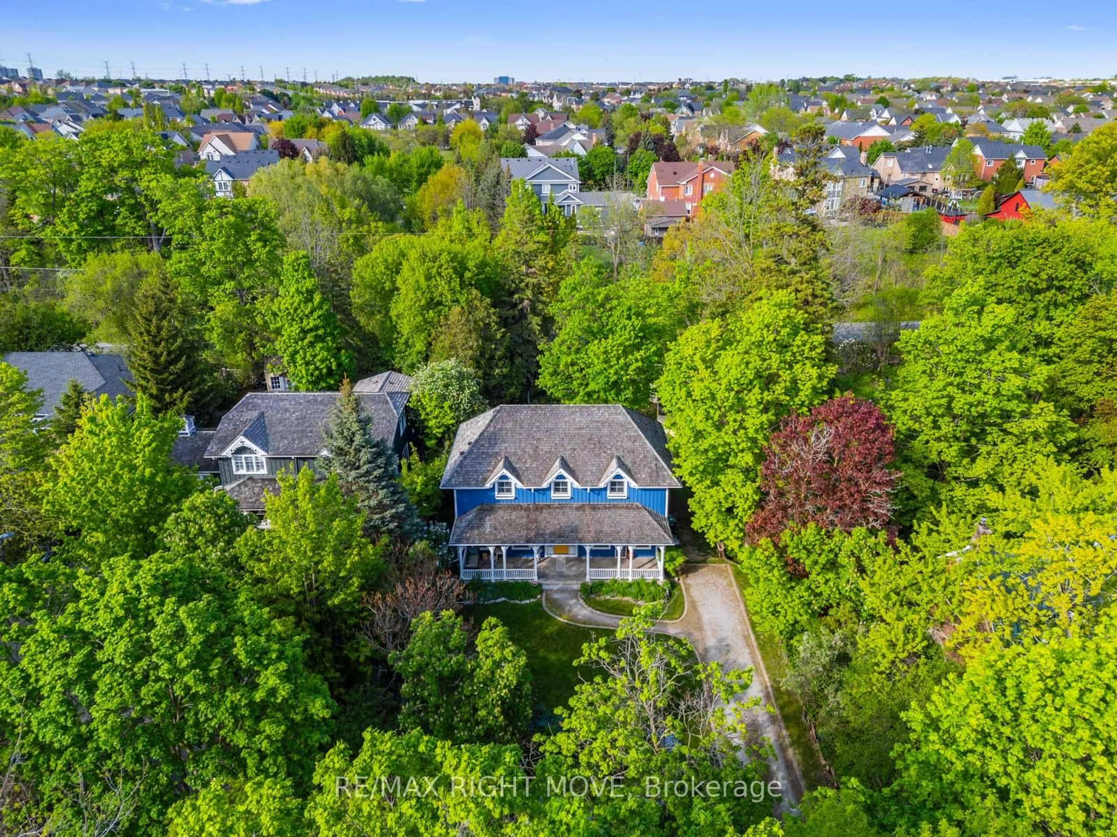 A pic from outside/outdoor area/front of a property/back of a property/a pic from drone, street for 7135 Pond St, Mississauga Ontario L5W 1A1