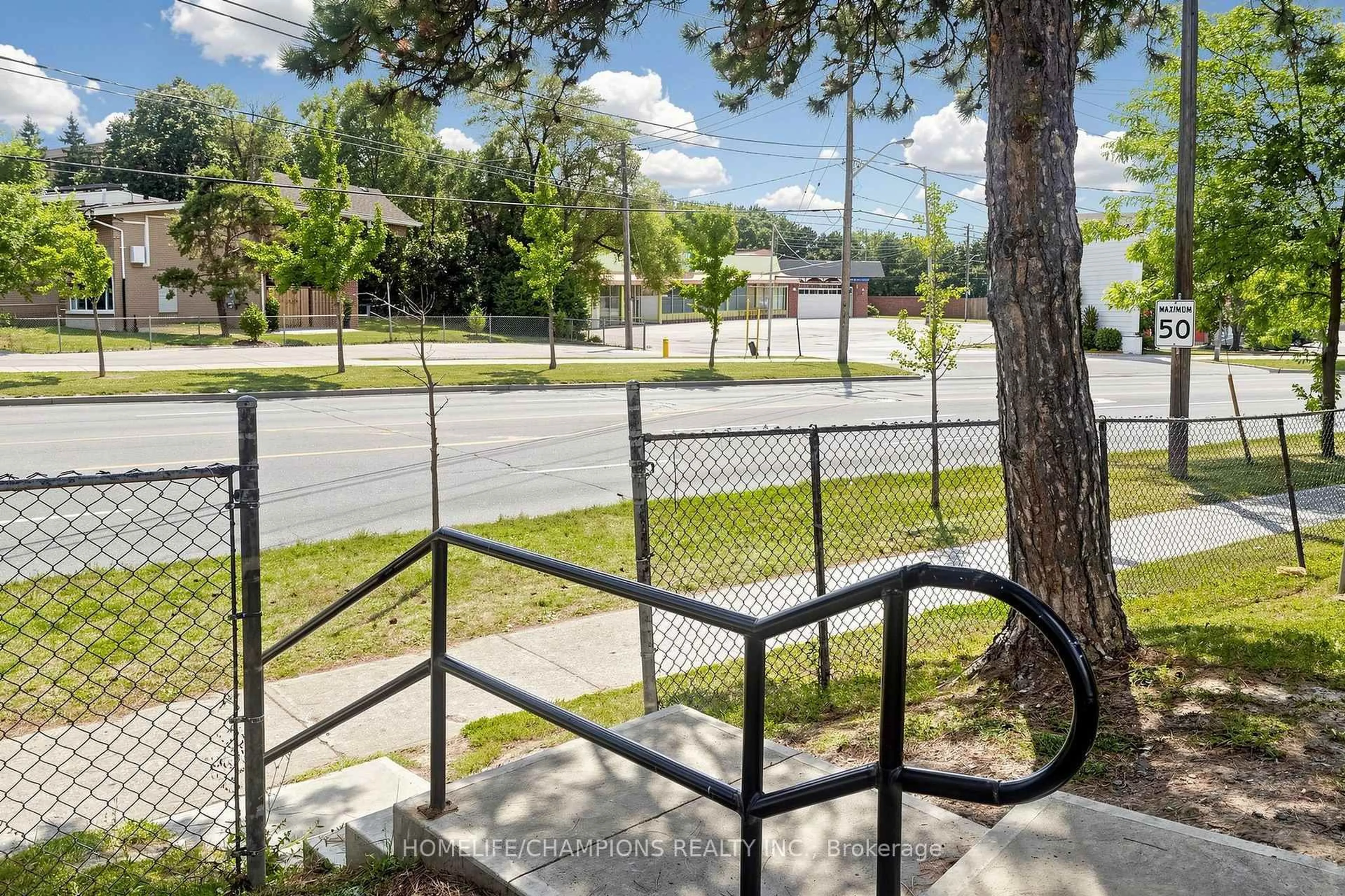 Patio, mountain view for 18 San Vito Way #18, Toronto Ontario M3L 2G8