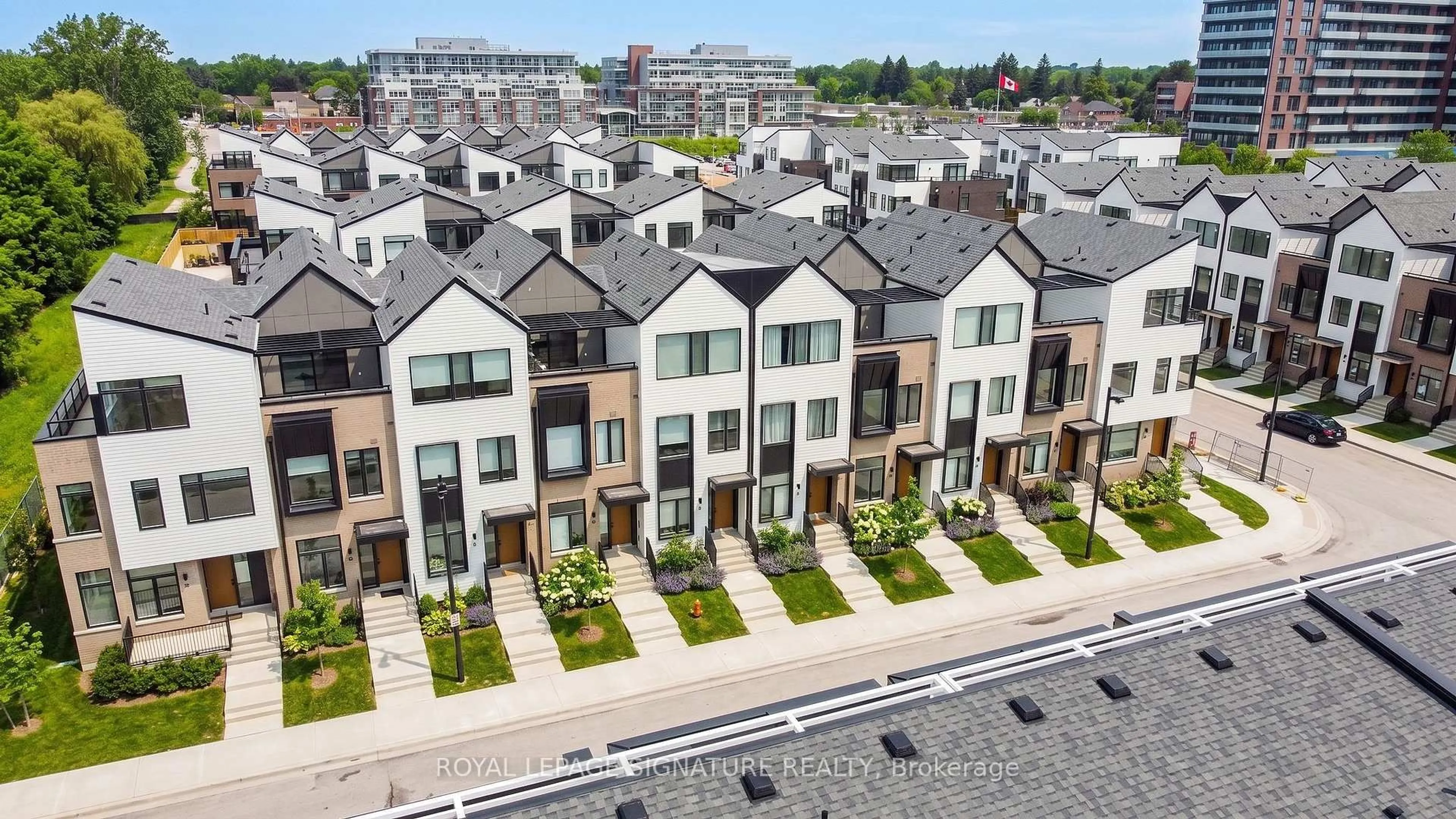 A pic from outside/outdoor area/front of a property/back of a property/a pic from drone, street for 40 Lou Parsons Way #47, Mississauga Ontario L5H 0B2