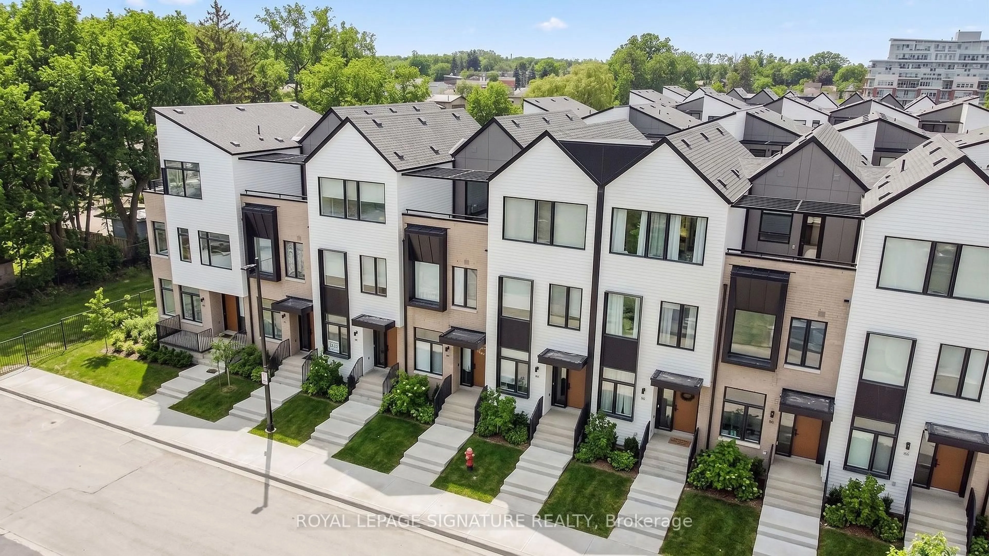A pic from outside/outdoor area/front of a property/back of a property/a pic from drone, street for 40 Lou Parsons Way #47, Mississauga Ontario L5H 0B2