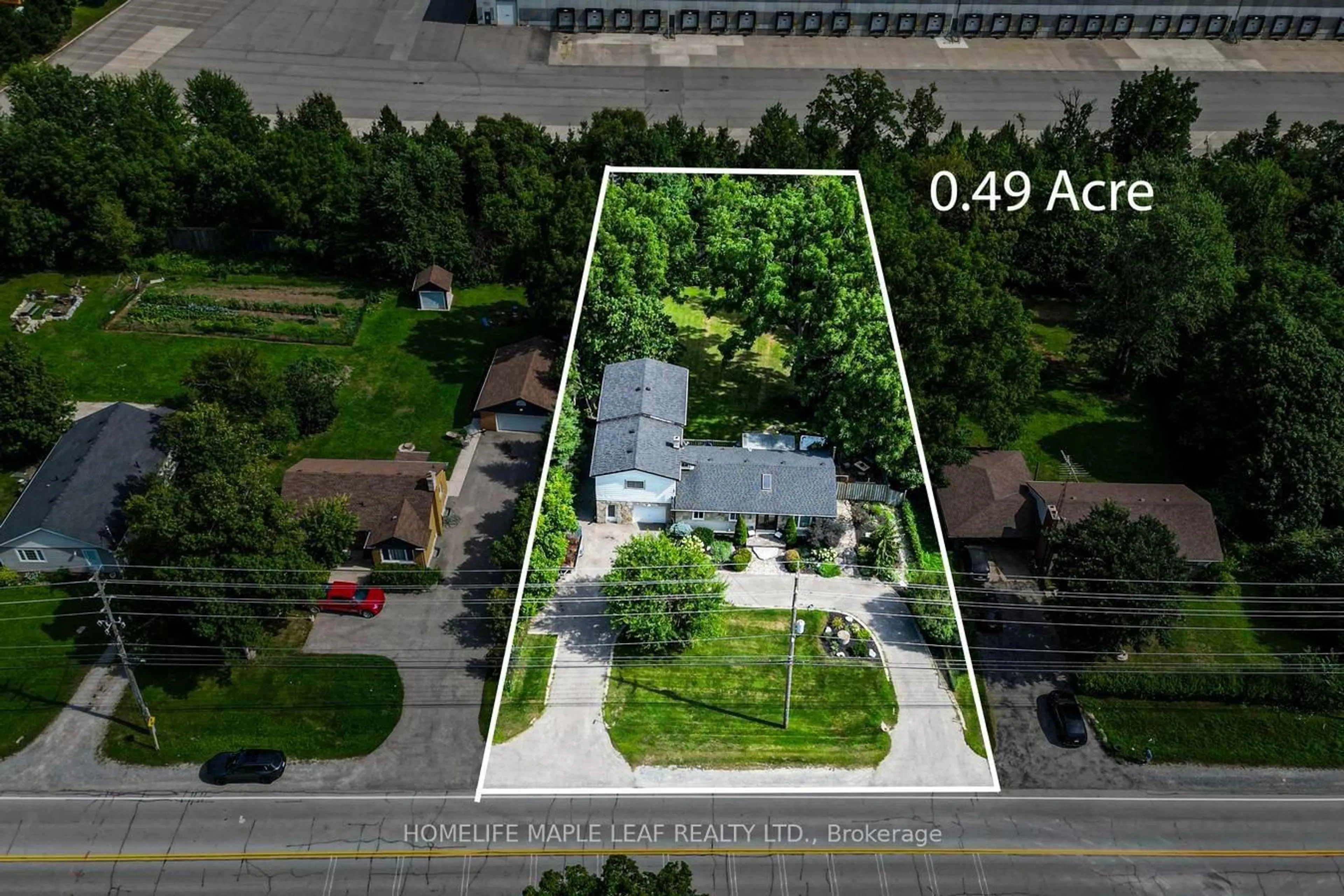 A pic from outside/outdoor area/front of a property/back of a property/a pic from drone, street for 7820 5 Sdrd, Milton Ontario L9T 7K7