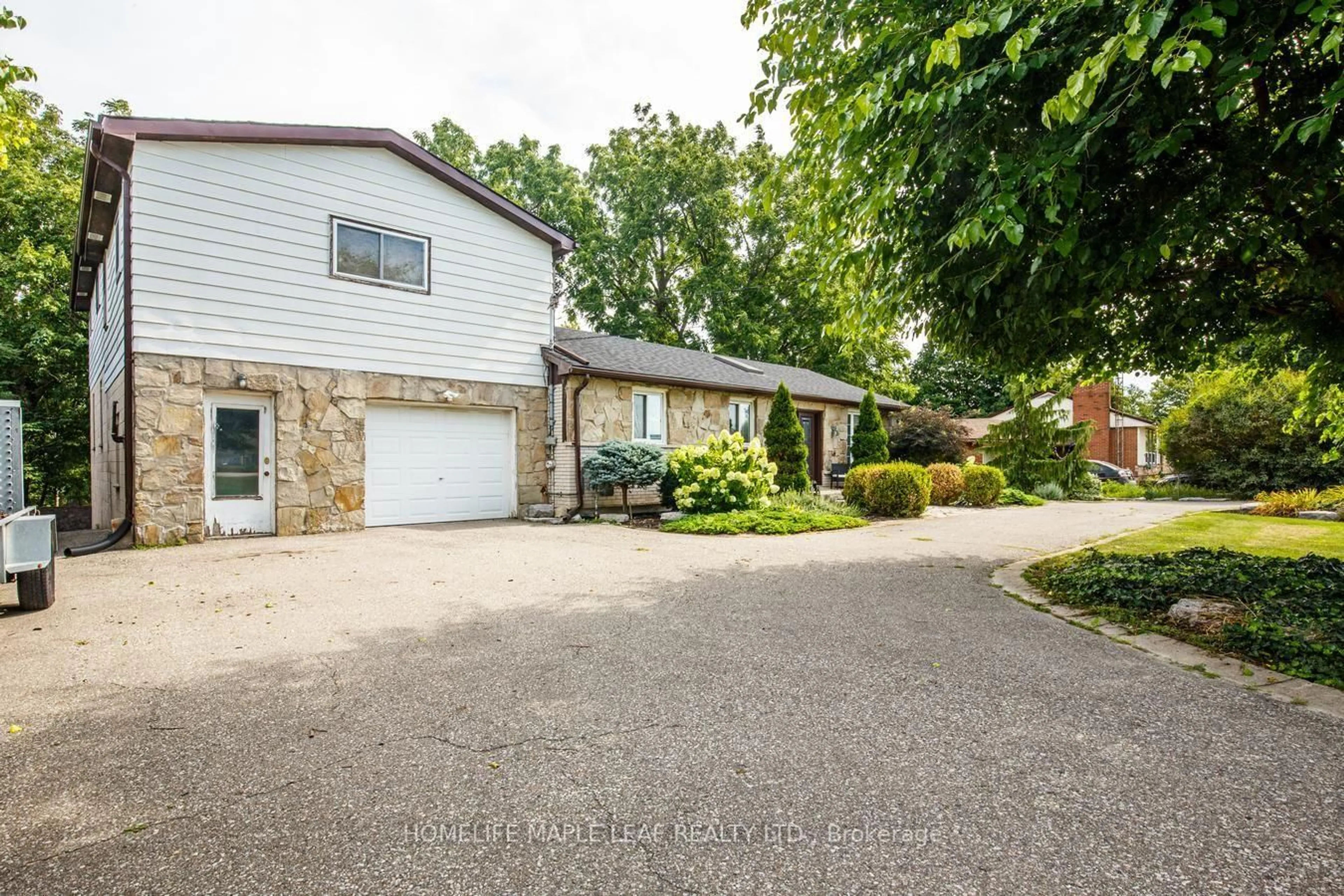 A pic from outside/outdoor area/front of a property/back of a property/a pic from drone, street for 7820 5 Sdrd, Milton Ontario L9T 7K7