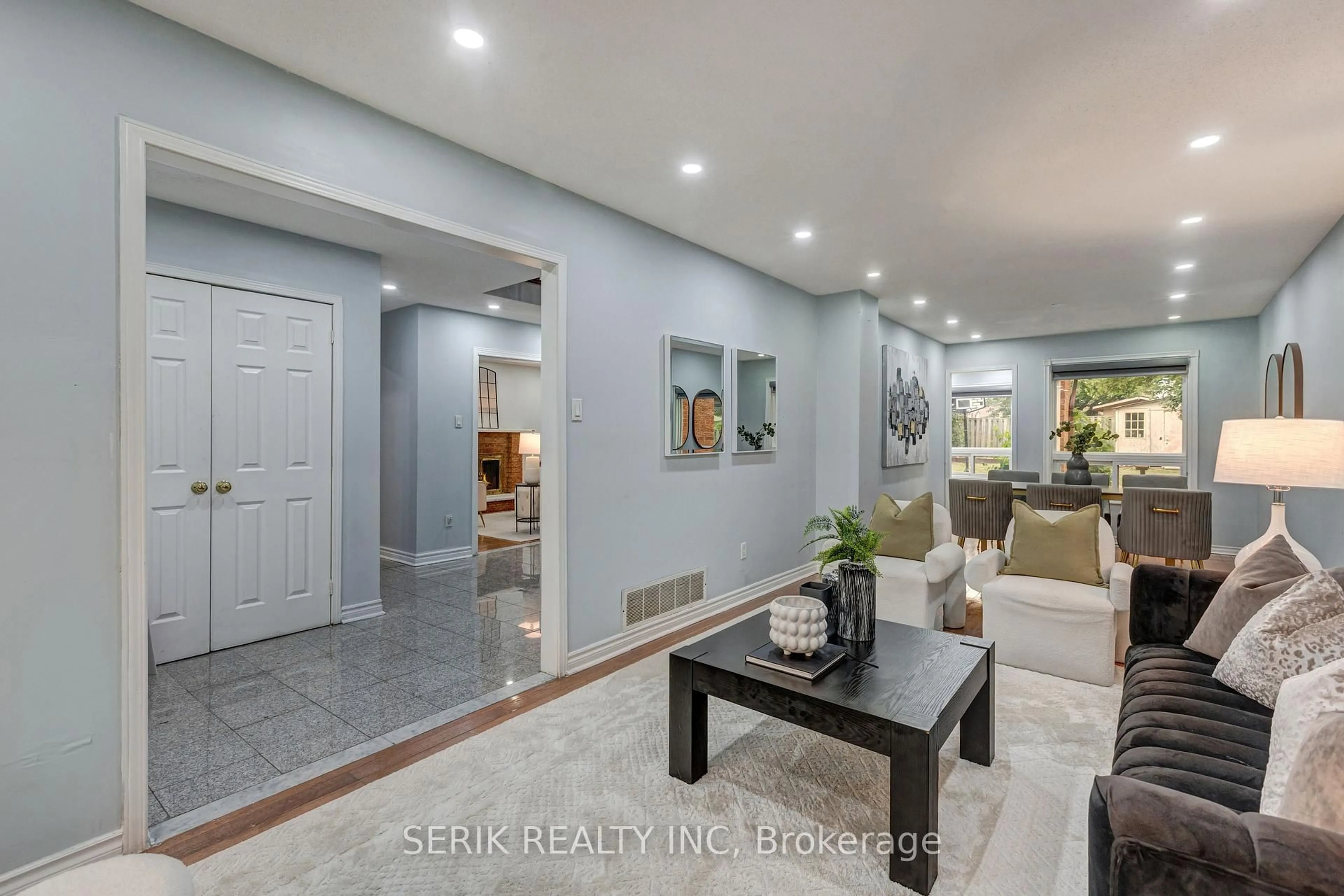 Indoor entryway for 110 Havelock Dr, Brampton Ontario L6W 4C6