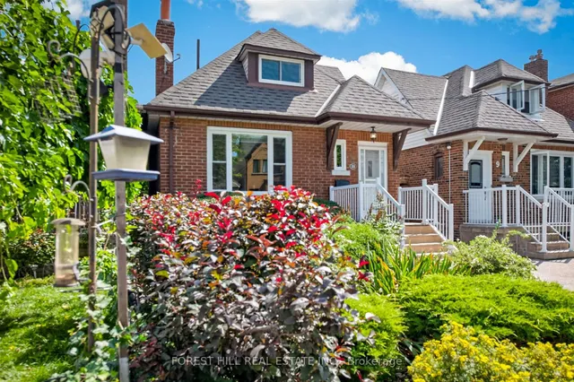 11 Yarrow Rd, Toronto 2