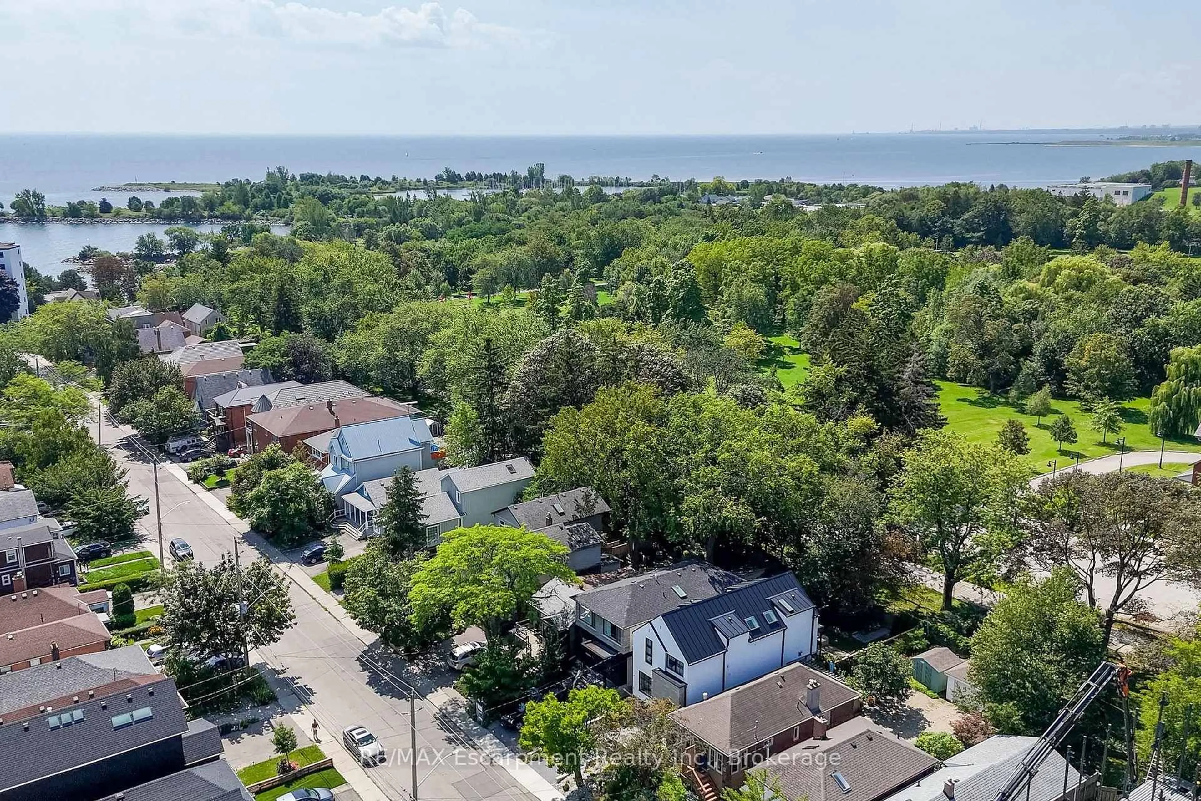 A pic from outside/outdoor area/front of a property/back of a property/a pic from drone, water/lake/river/ocean view for 44 Thirteenth St, Toronto Ontario M8V 3H4