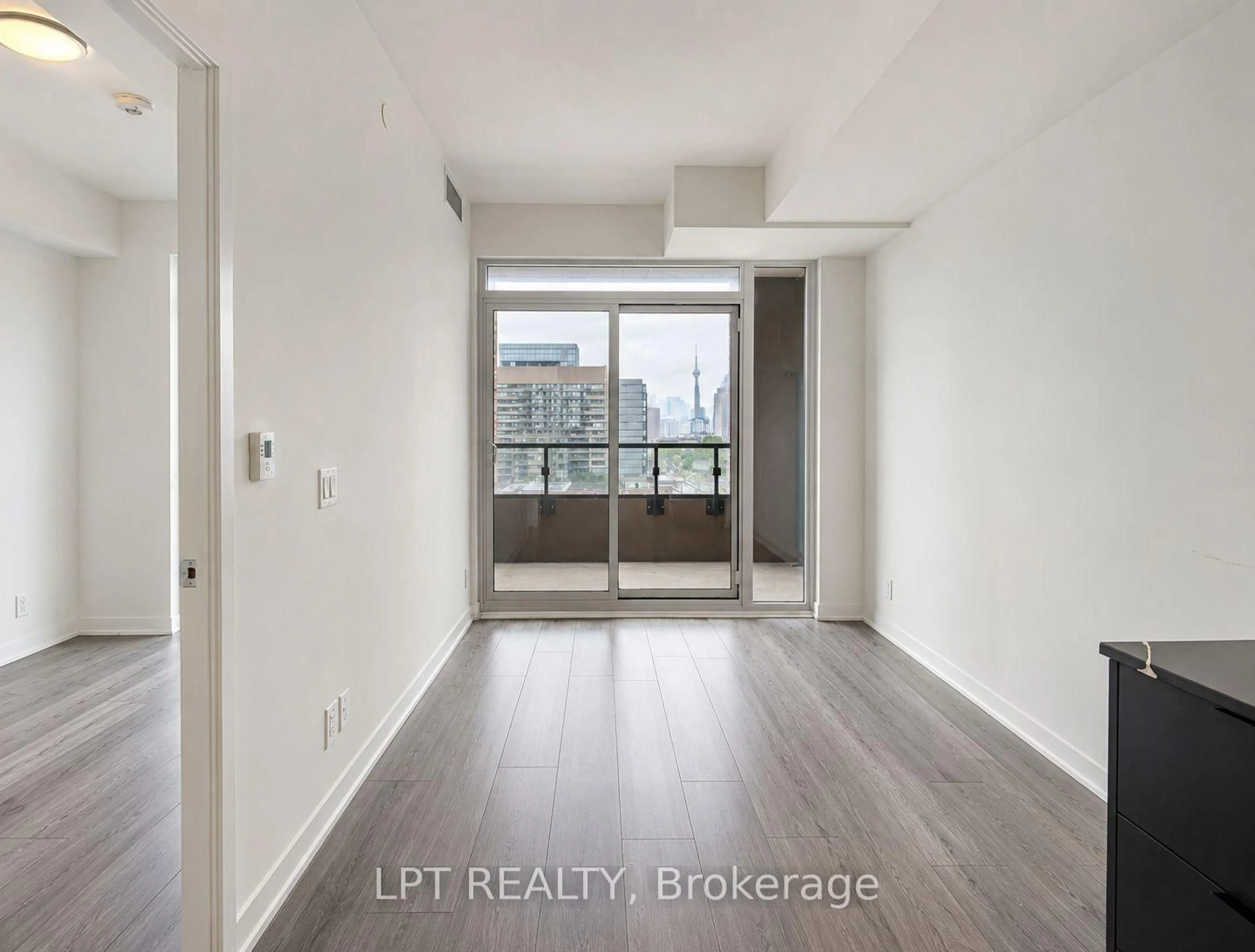 A pic of a room for 285 Dufferin St #609, Toronto Ontario M6K 0J2