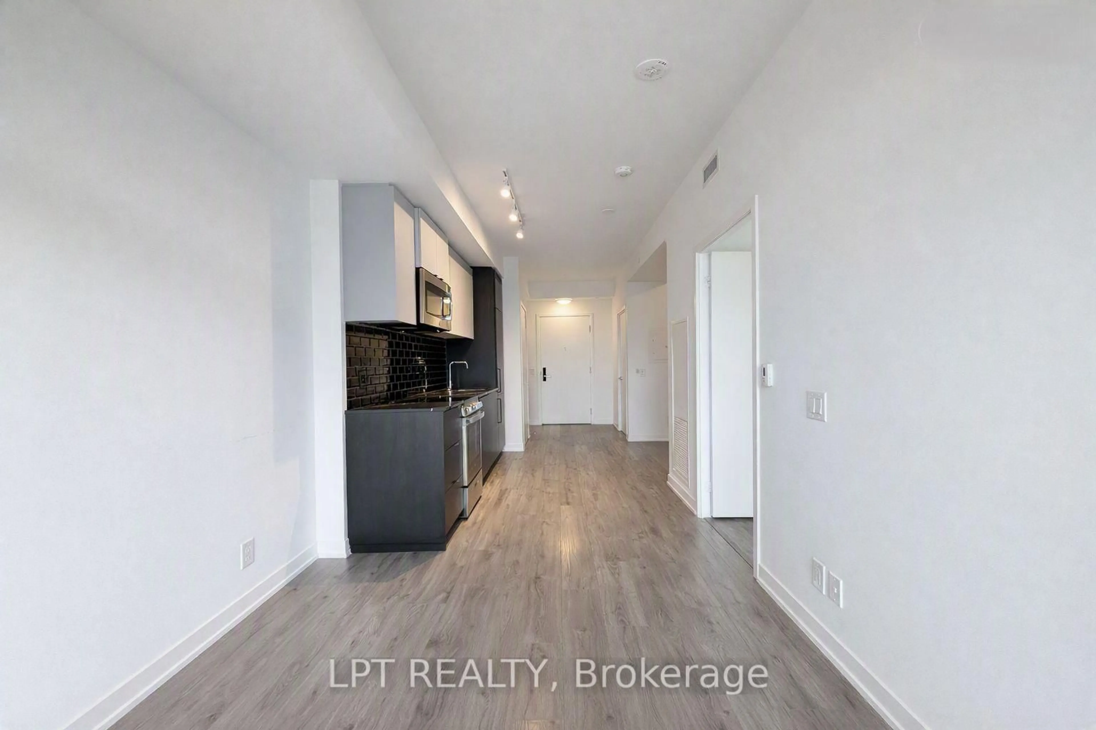 A pic of a room for 285 Dufferin St #609, Toronto Ontario M6K 0J2