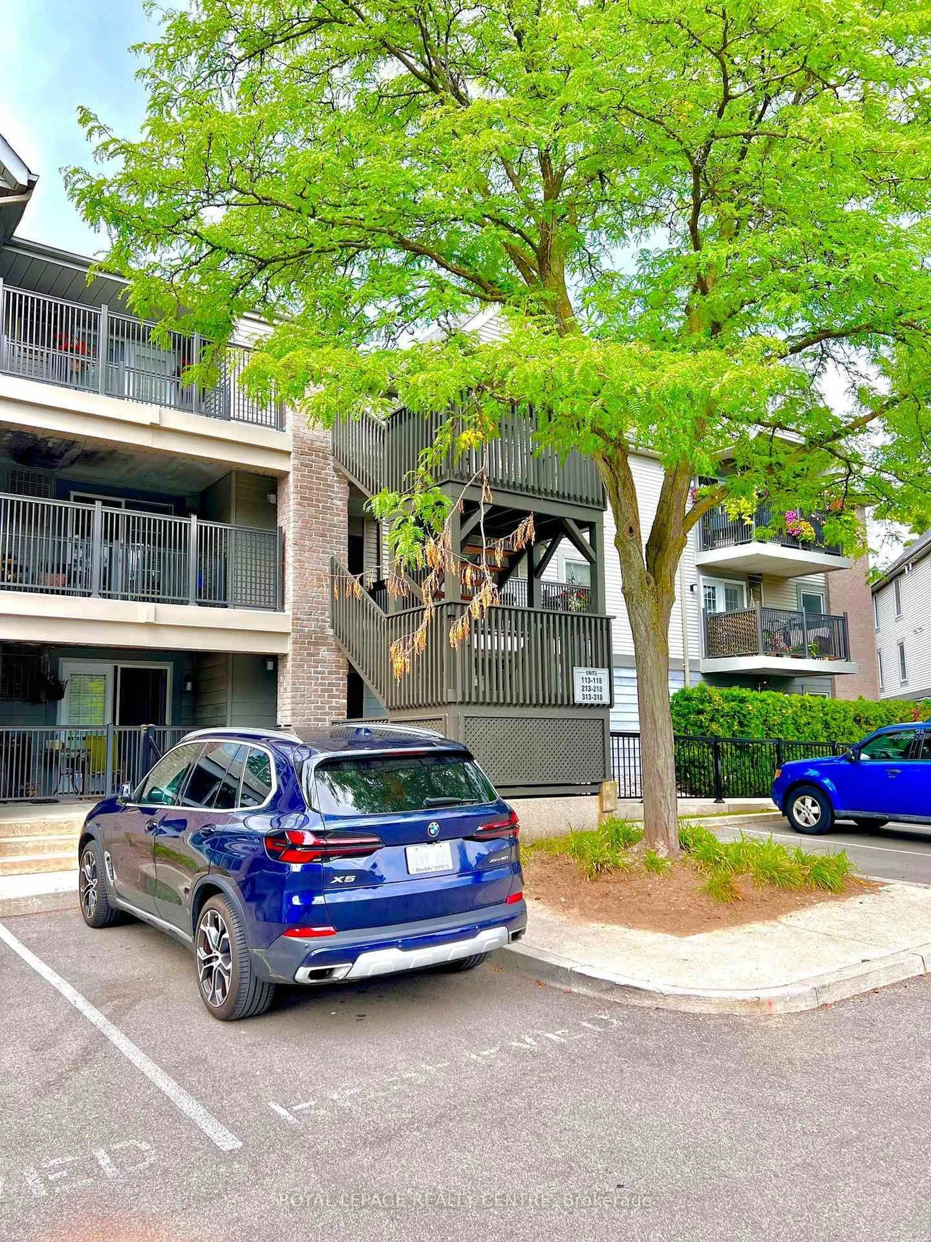 A pic from outside/outdoor area/front of a property/back of a property/a pic from drone, street for 2040 Cleaver Ave #115, Burlington Ontario L7M 4C4