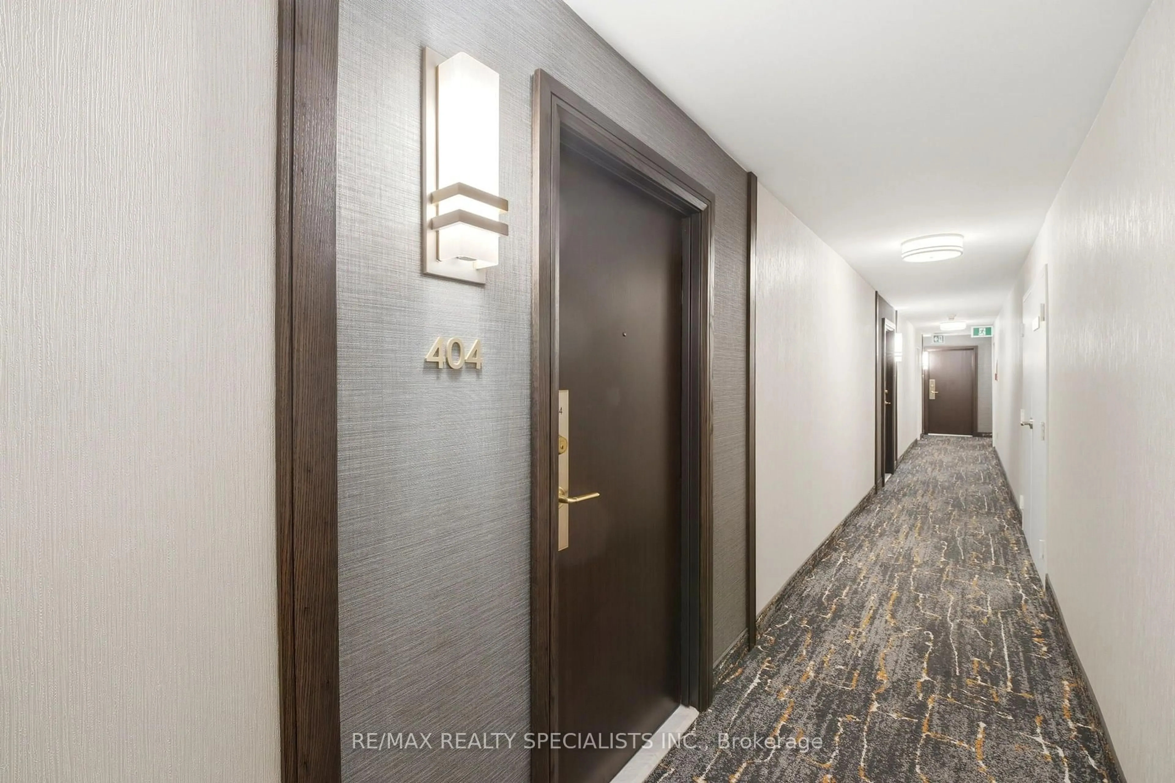 Indoor foyer for 4205 Shipp Dr #404, Mississauga Ontario L4Z 2Y9