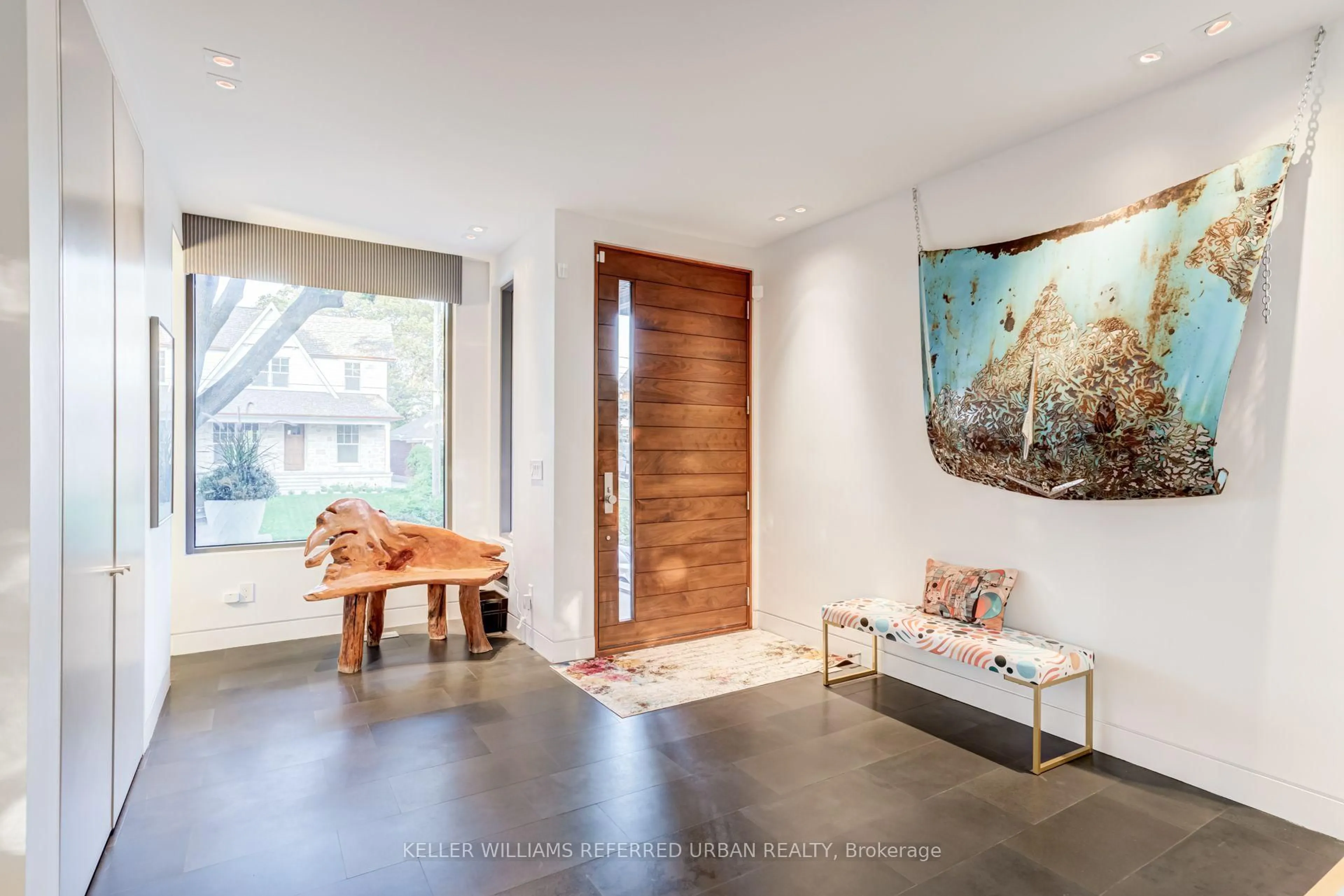 Indoor entryway for 28 Beaucourt Rd, Toronto Ontario M8Y 3G2