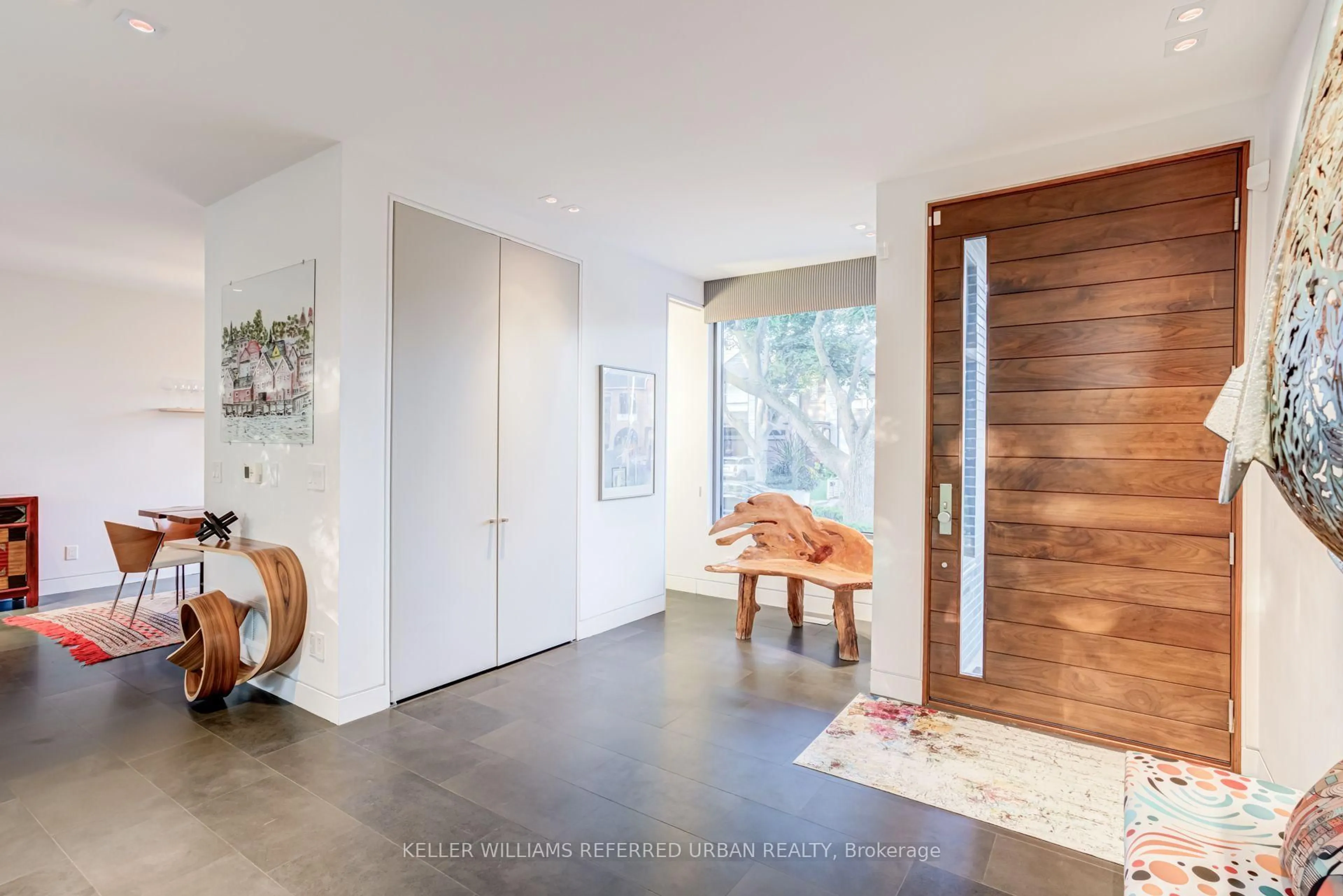 Indoor entryway for 28 Beaucourt Rd, Toronto Ontario M8Y 3G2