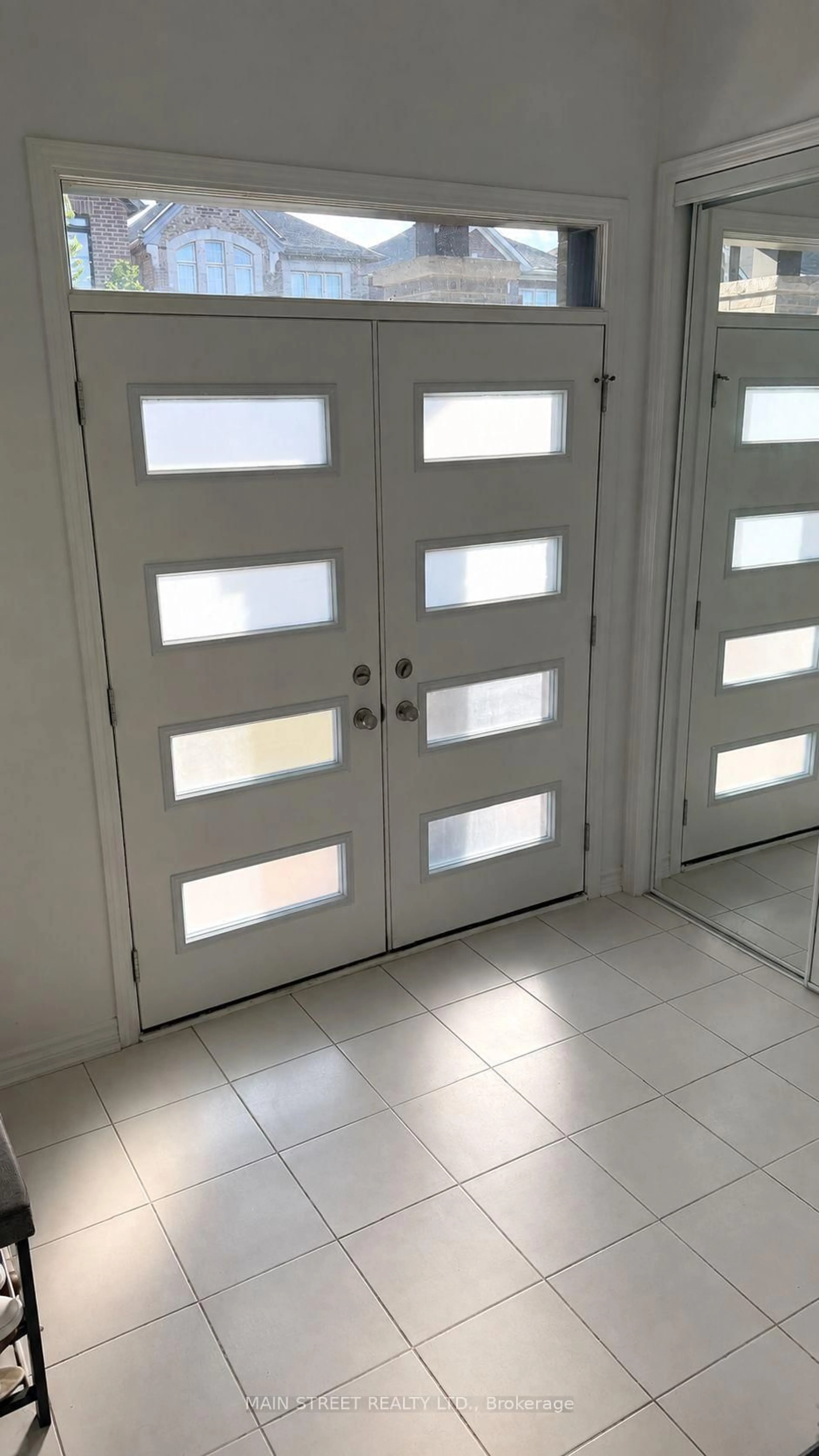 Indoor entryway for 1253 Muskoka Hts, Milton Ontario L9E 1Z1
