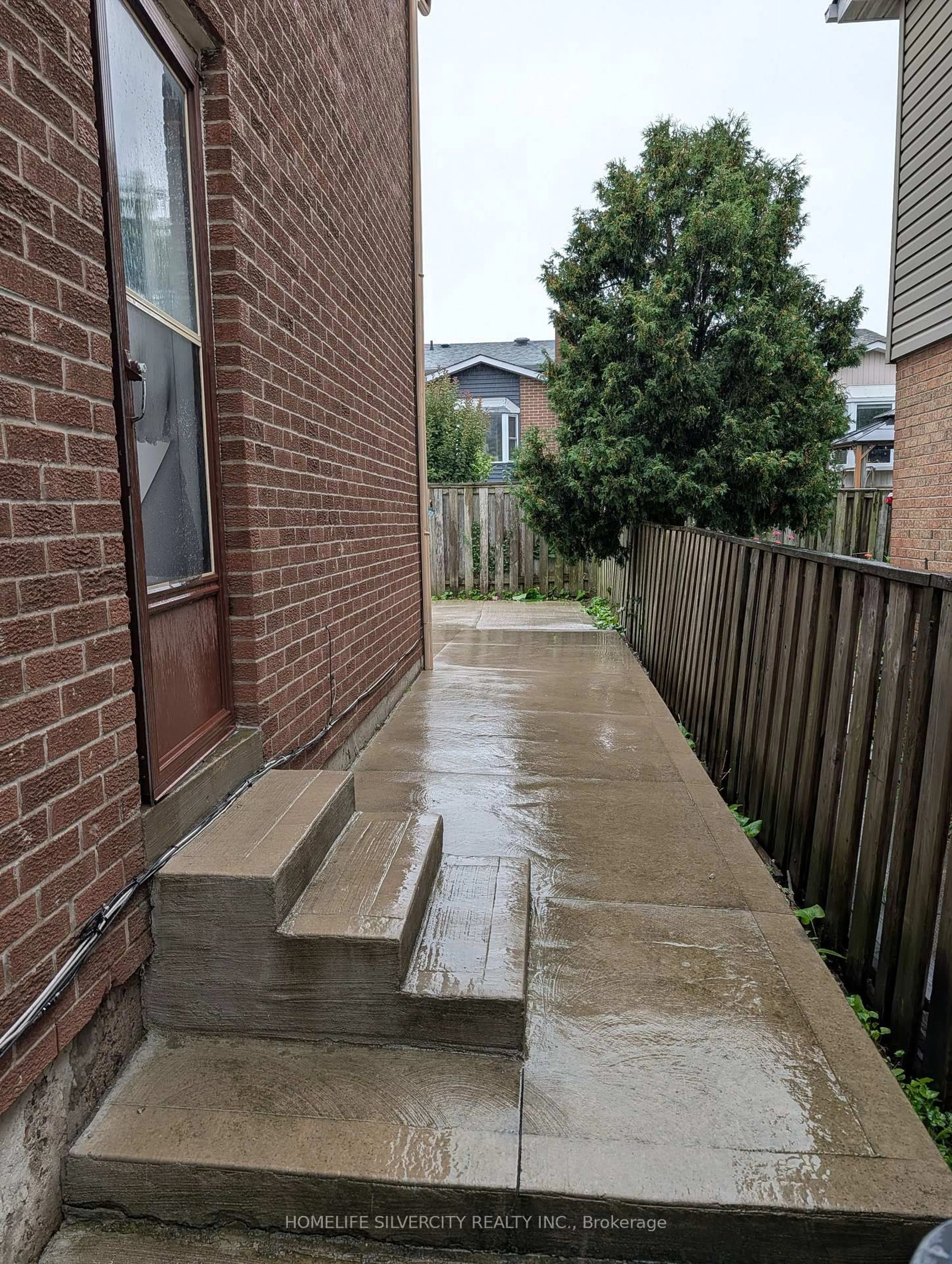 Patio, street for 117 Simmons Blvd, Brampton Ontario L6V 3X4