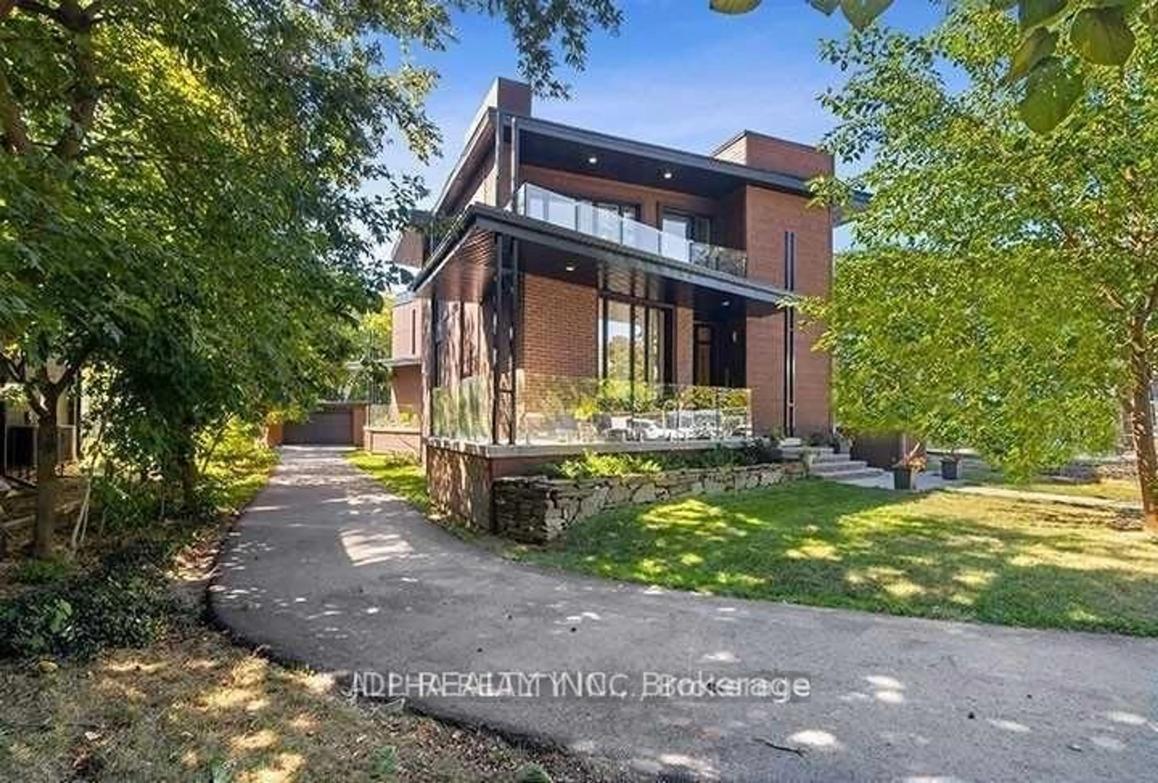 A pic from outside/outdoor area/front of a property/back of a property/a pic from drone, unknown for 1436 Haig Blvd, Mississauga Ontario L5E 2N1