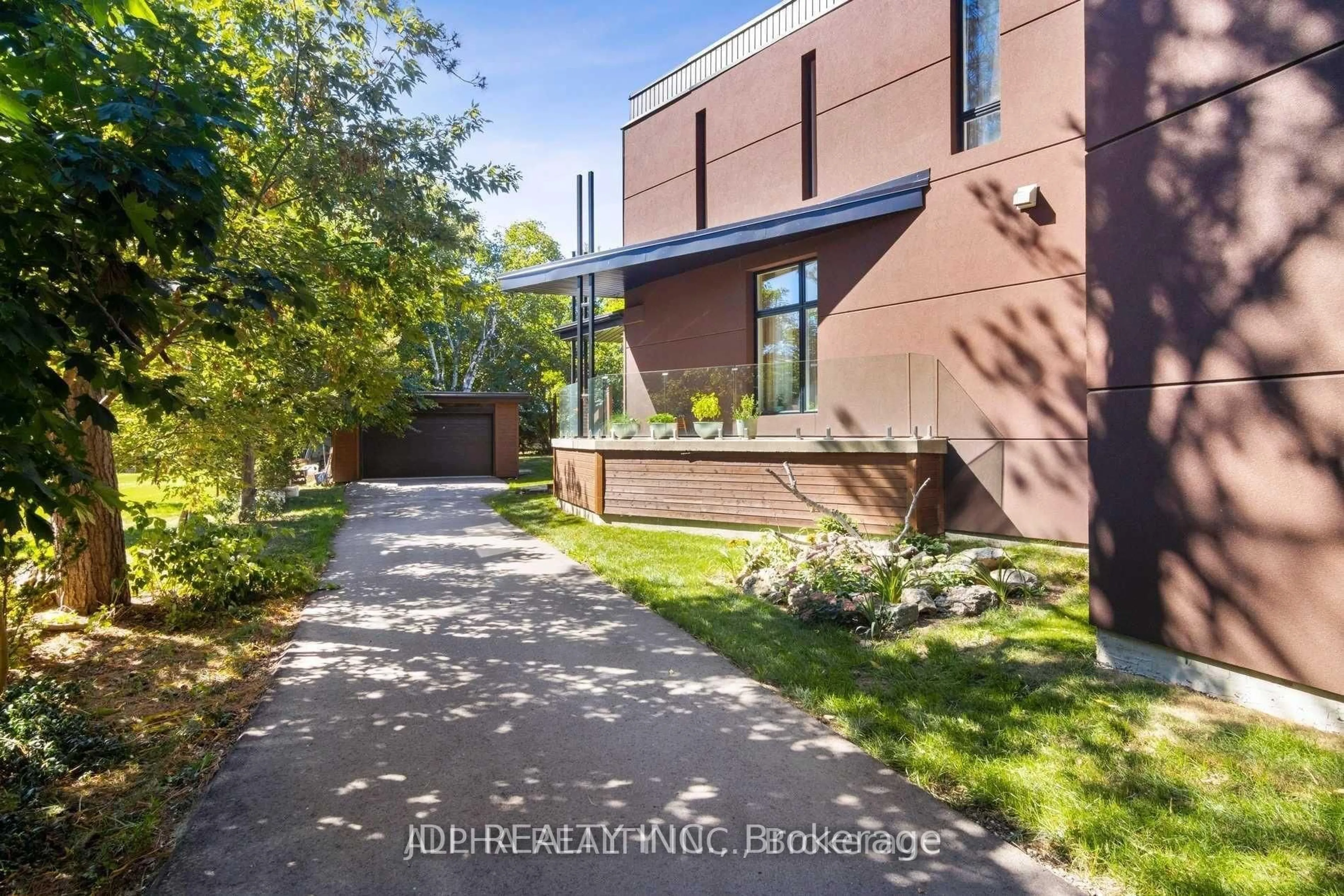 Home with brick exterior material, street for 1436 Haig Blvd, Mississauga Ontario L5E 2N1
