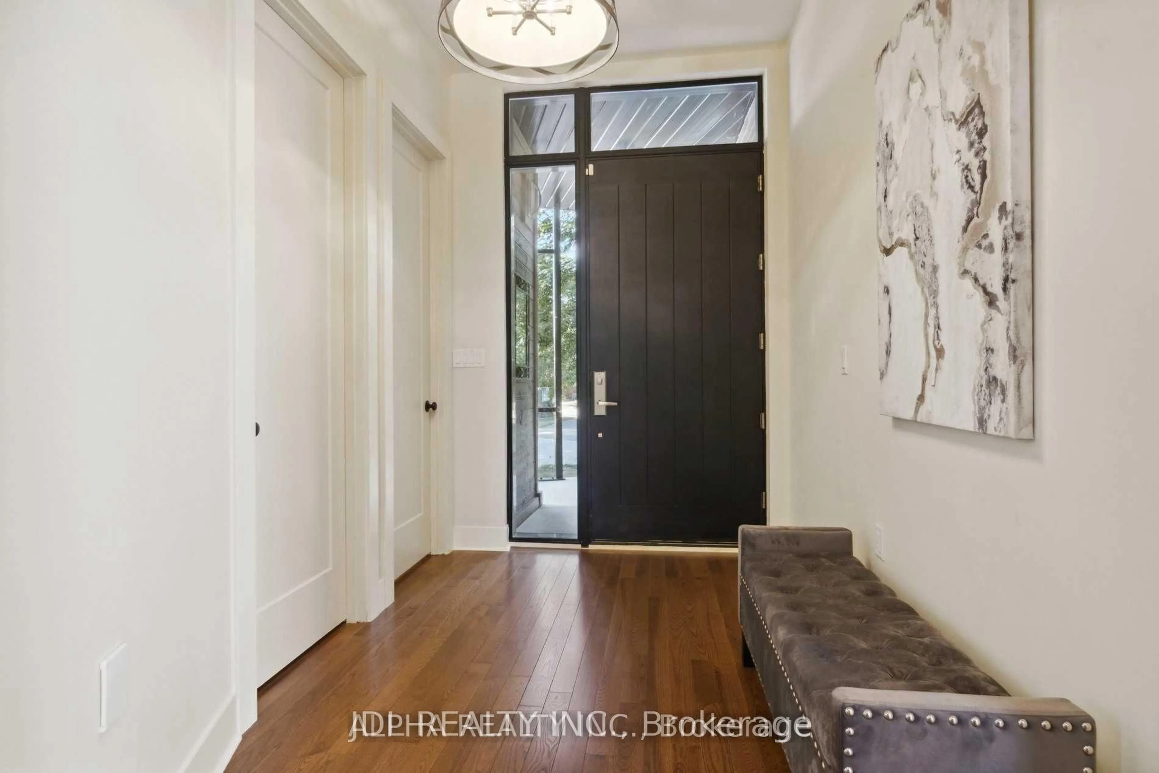Indoor entryway for 1436 Haig Blvd, Mississauga Ontario L5E 2N1