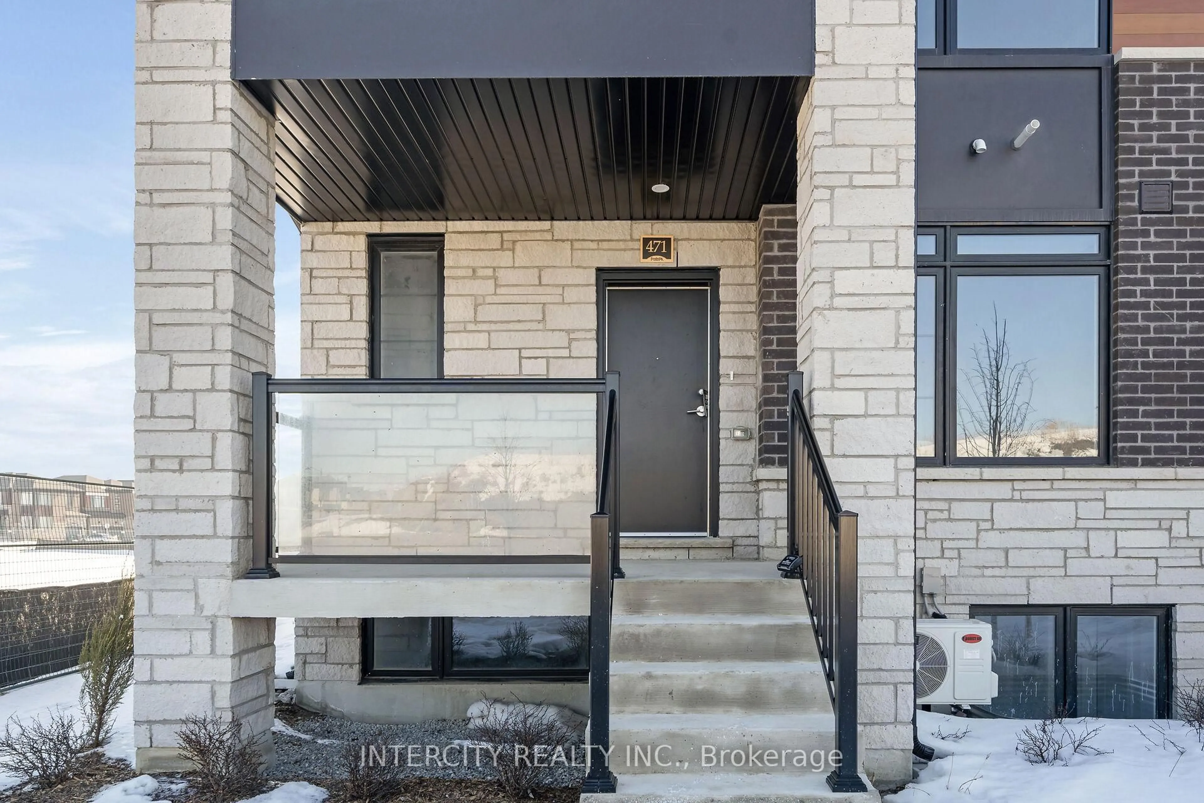 Indoor entryway for 471 Tim Manley Ave #31F, Caledon Ontario L7C 1Z9