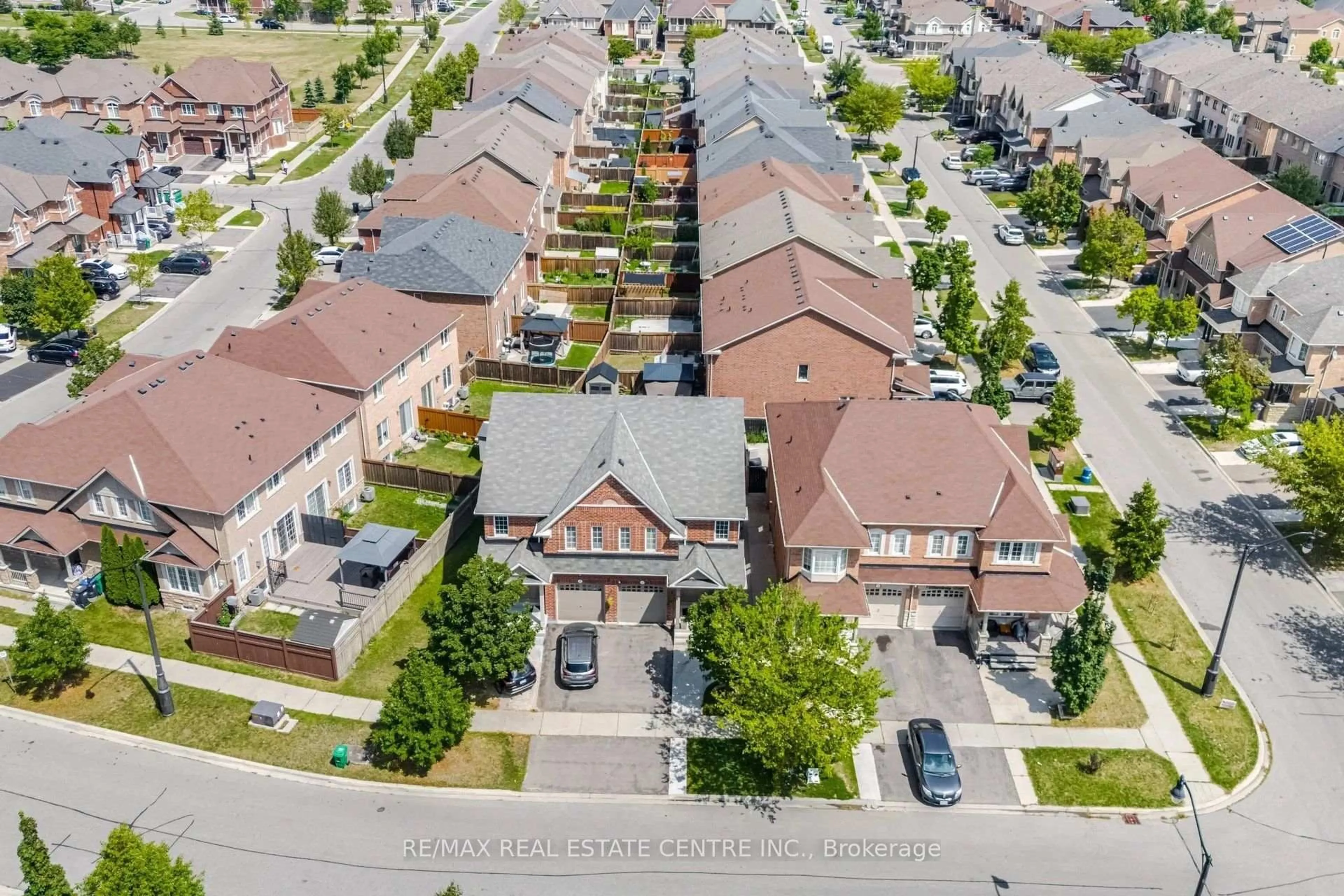 A pic from outside/outdoor area/front of a property/back of a property/a pic from drone, street for 5 Delambray St, Brampton Ontario L6R 3R9