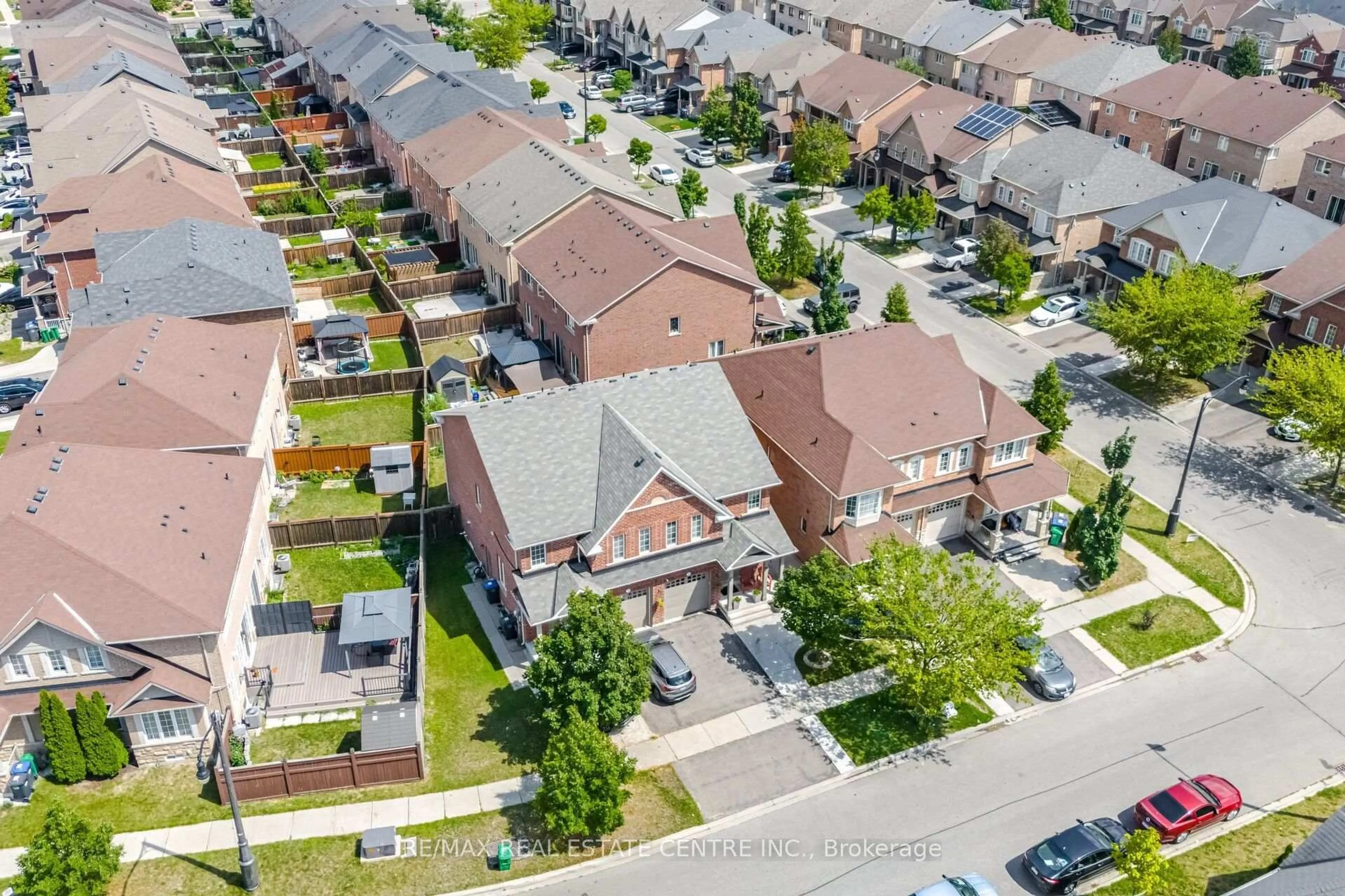 A pic from outside/outdoor area/front of a property/back of a property/a pic from drone, street for 5 Delambray St, Brampton Ontario L6R 3R9