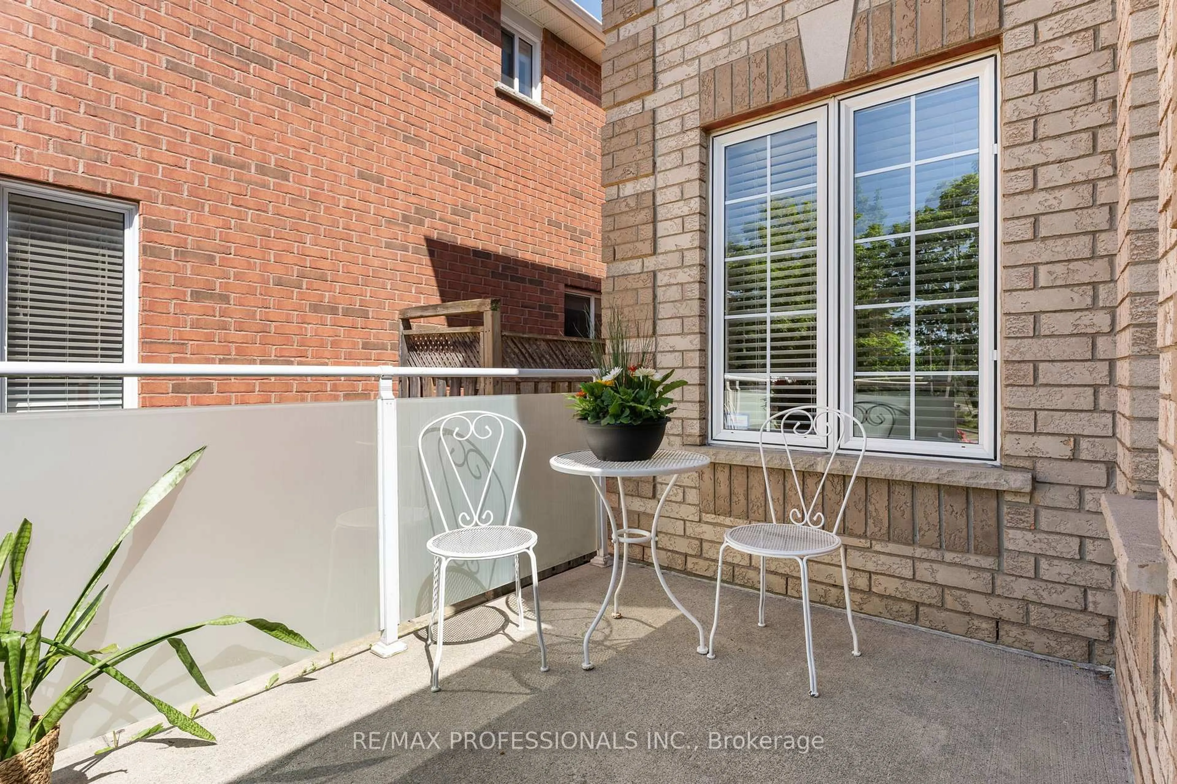 Patio, street for 15 Tarquini Cres, Caledon Ontario L7E 2V8