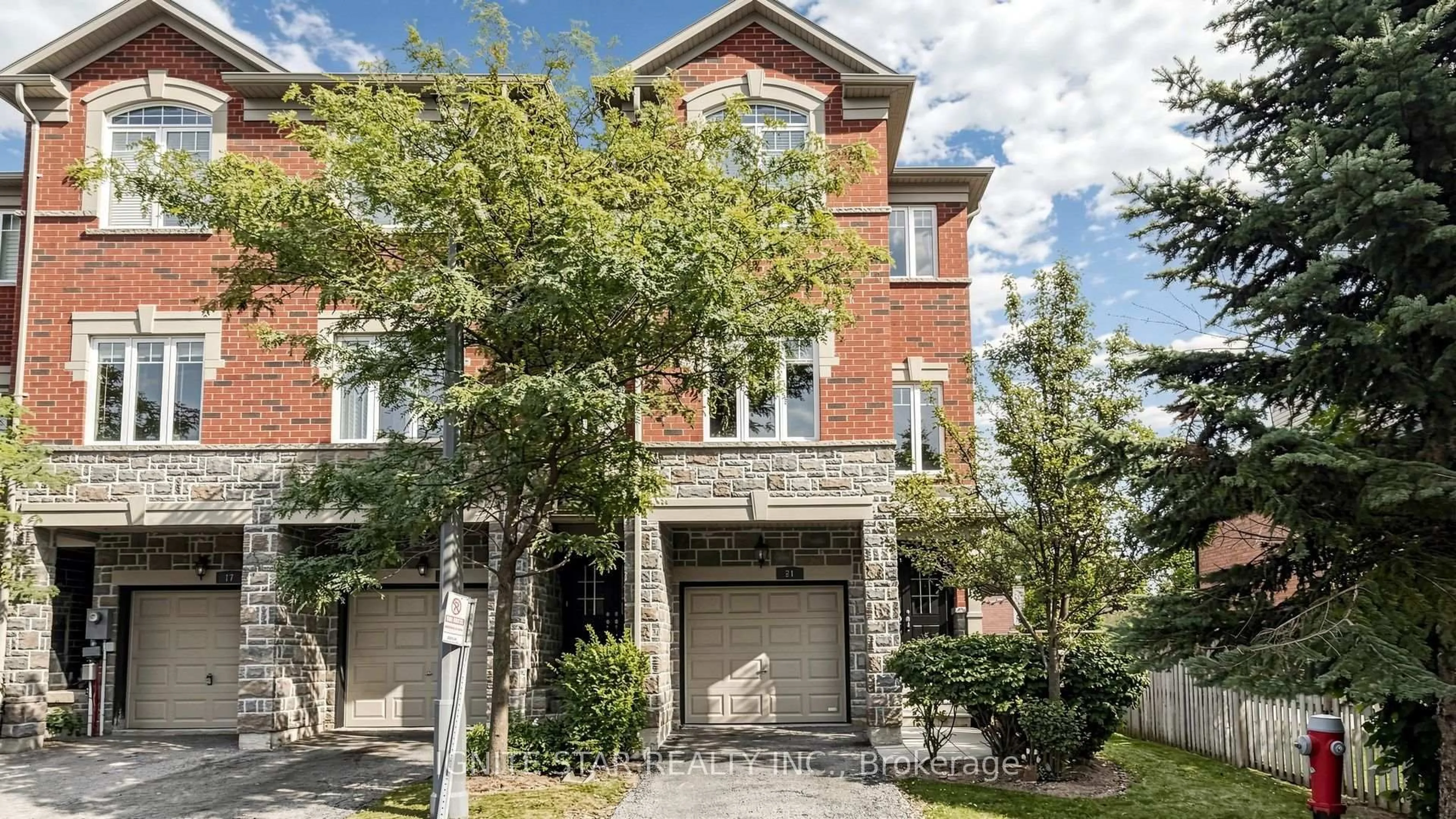 Home with brick exterior material, street for 2600 Glengarry Rd #21, Mississauga Ontario L5C 0A2