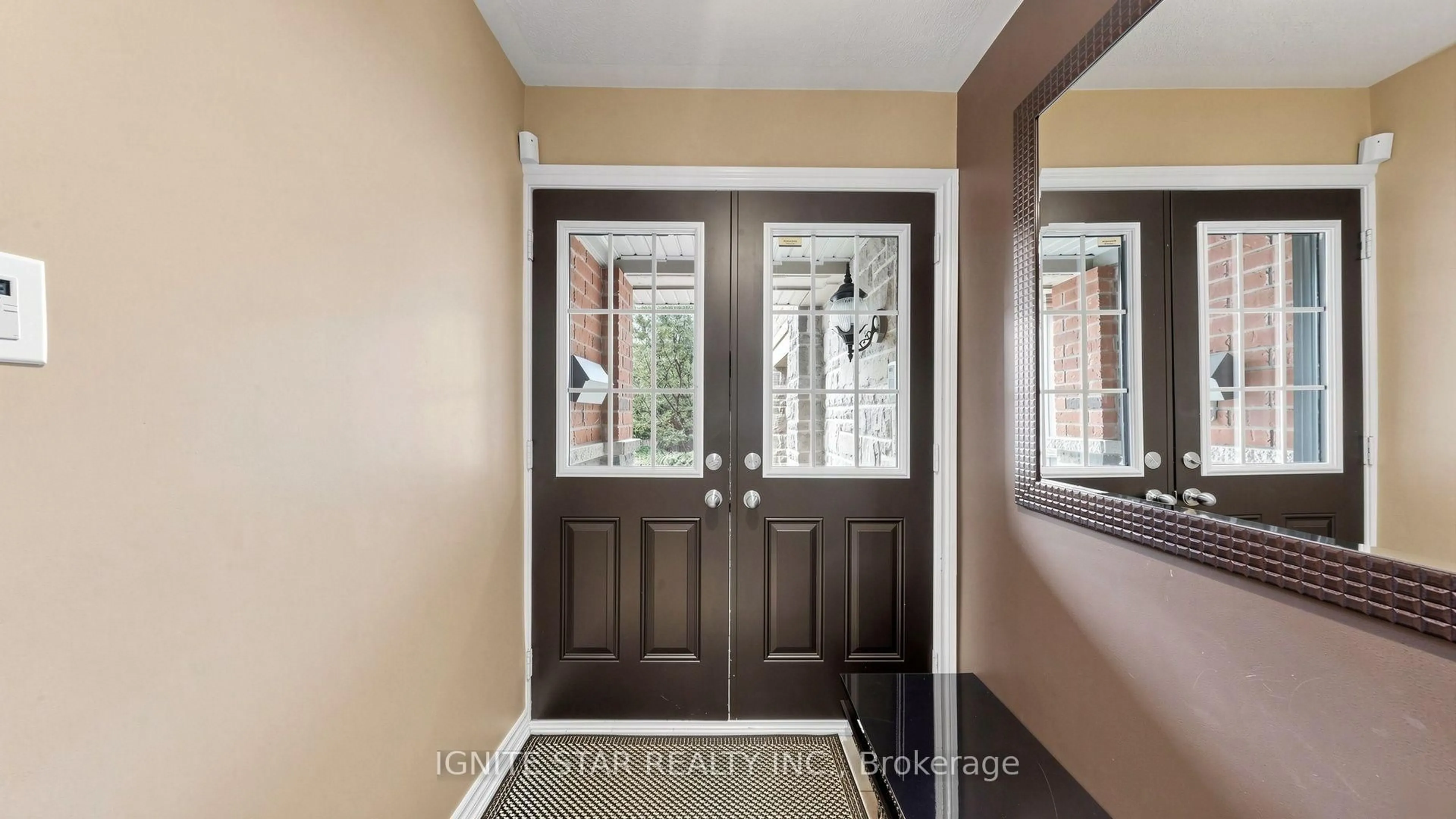 Indoor entryway for 2600 Glengarry Rd #21, Mississauga Ontario L5C 0A2