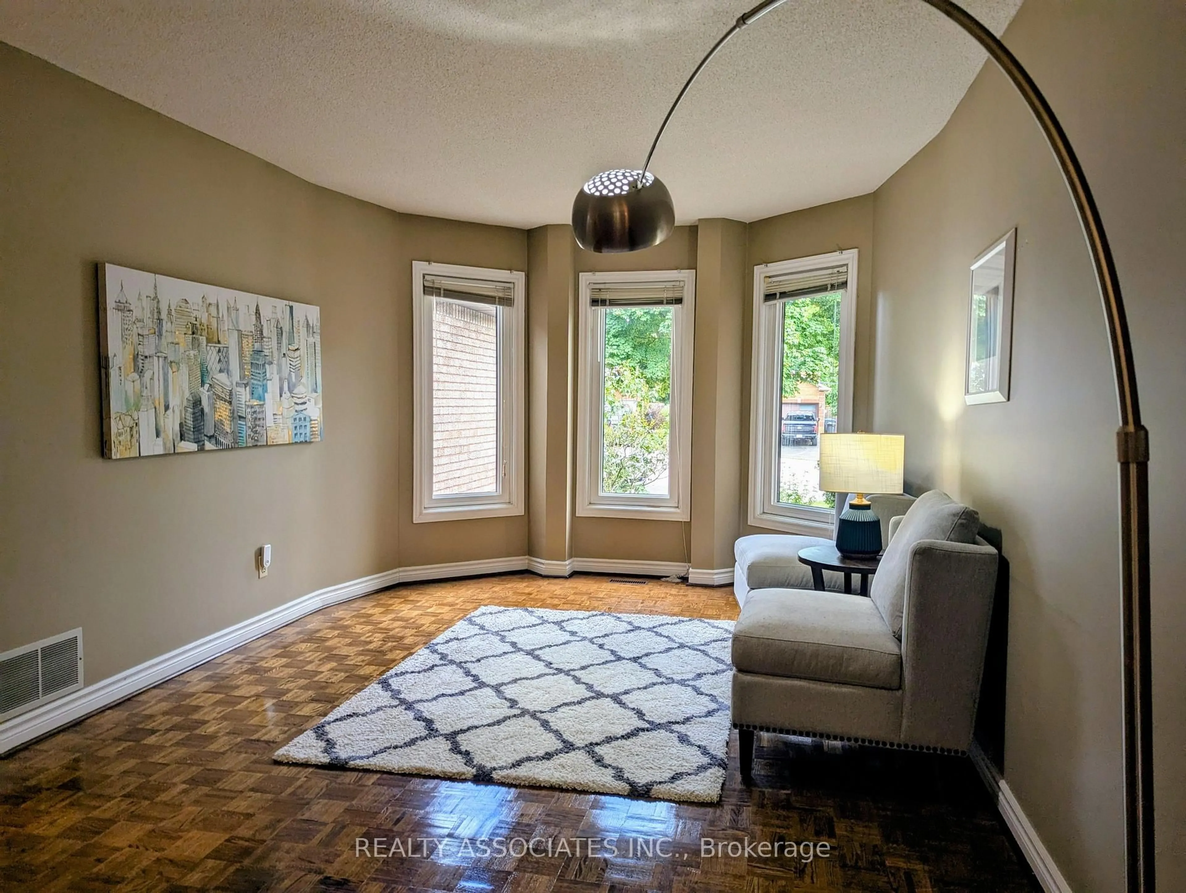 Living room with furniture, unknown for 3279 Charlebrook Crt, Mississauga Ontario L5L 5B4