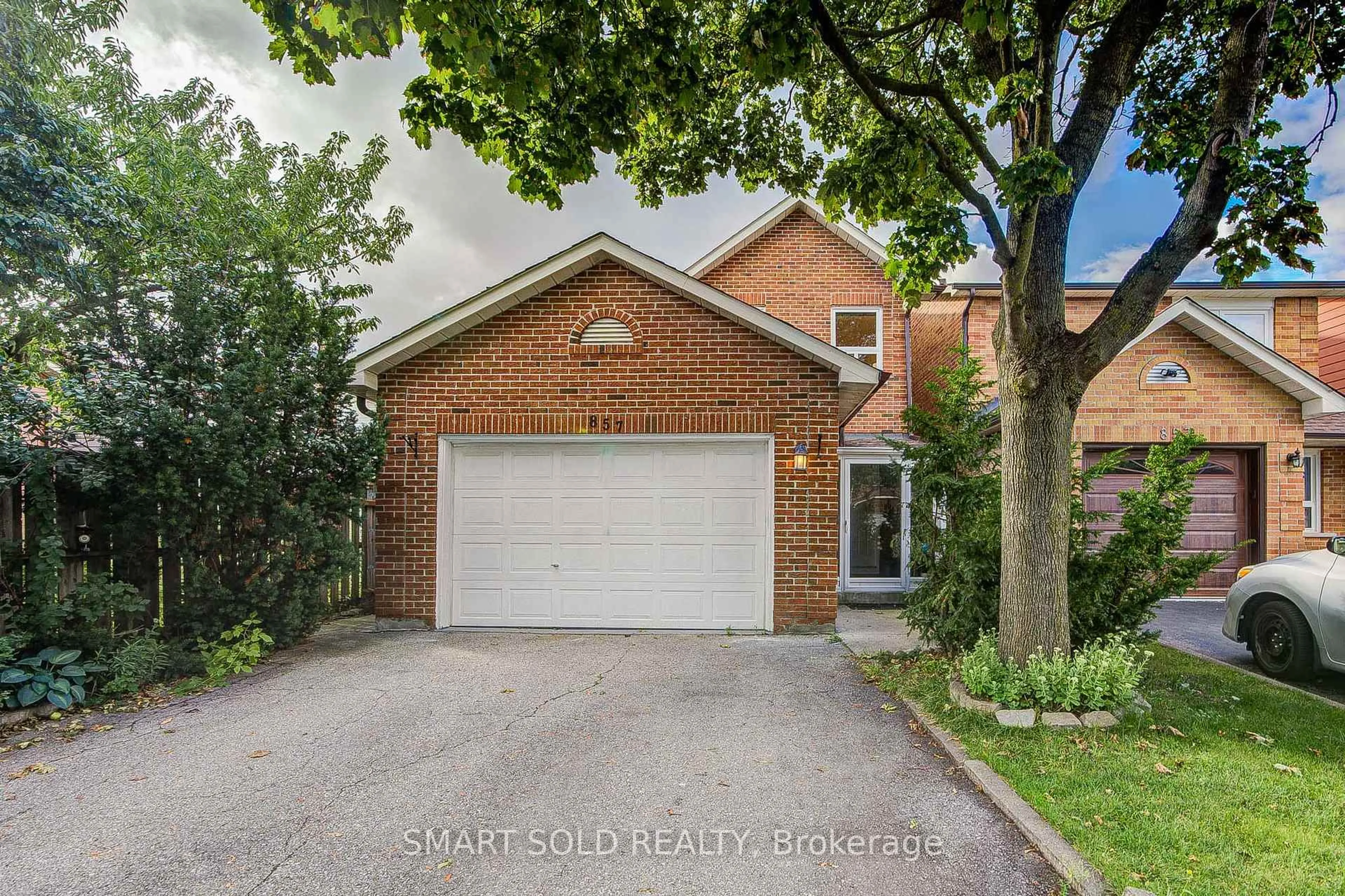 Home with brick exterior material, street for 857 Messenger Meadow Dr, Mississauga Ontario L5C 3T1