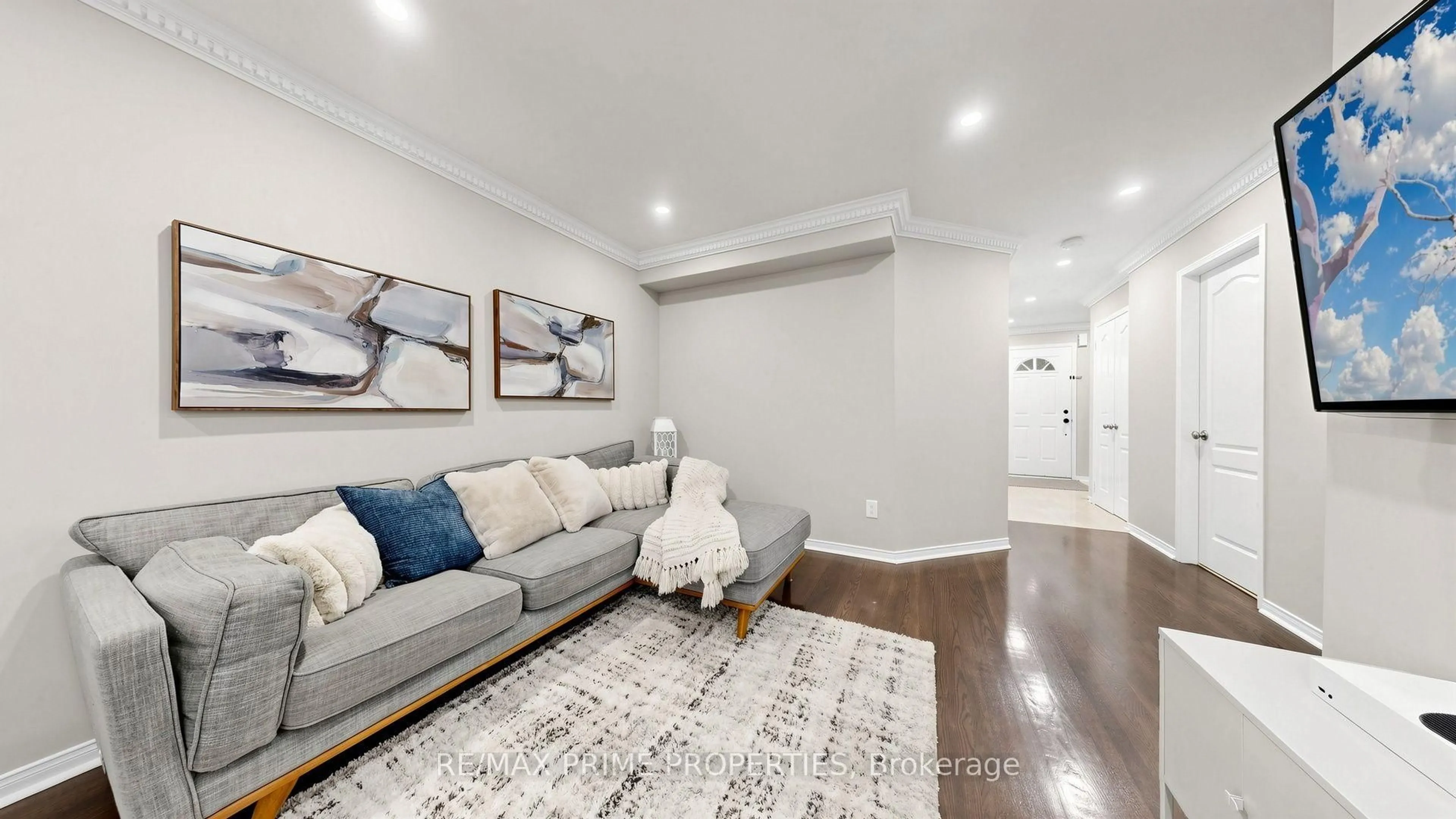 Living room with furniture, unknown for 1084 Queen St #18B, Mississauga Ontario L5H 4K4