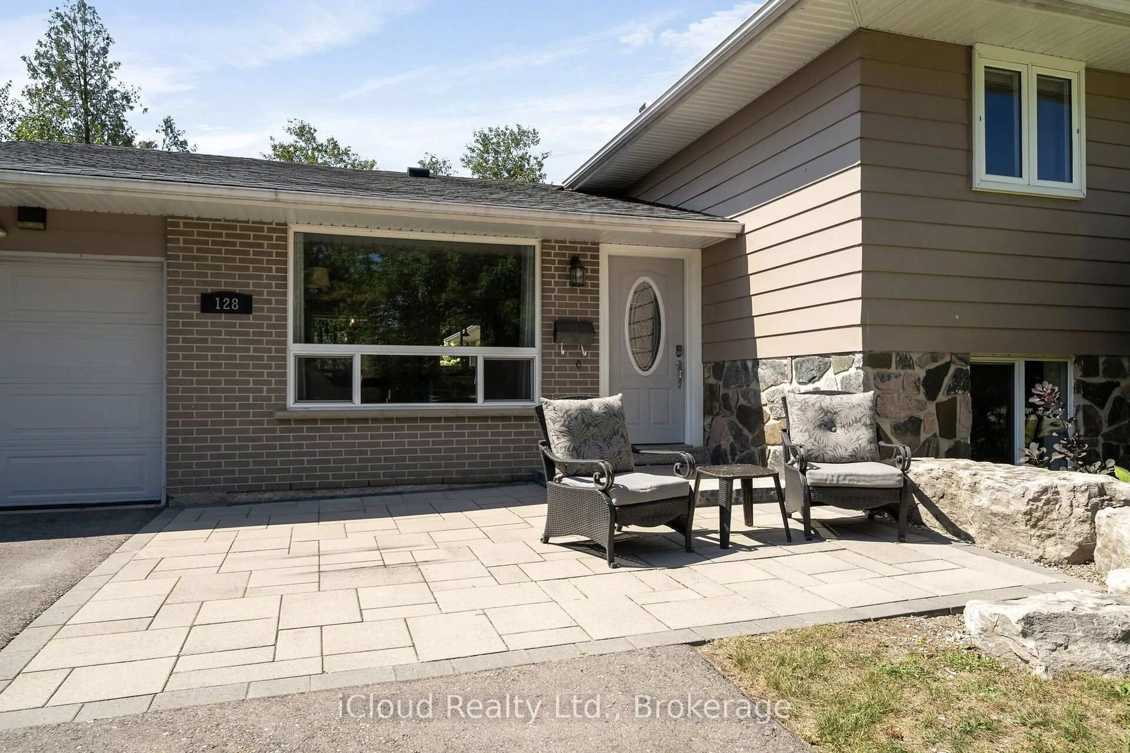 Patio, street for 128 Elmore Dr, Halton Hills Ontario L7J 1T2