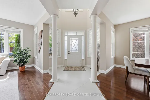 2295 Glazebrook Circ, Oakville 3