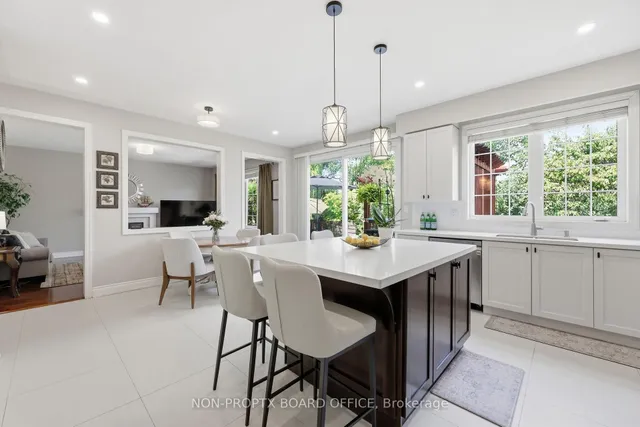 2295 Glazebrook Circ, Oakville 5