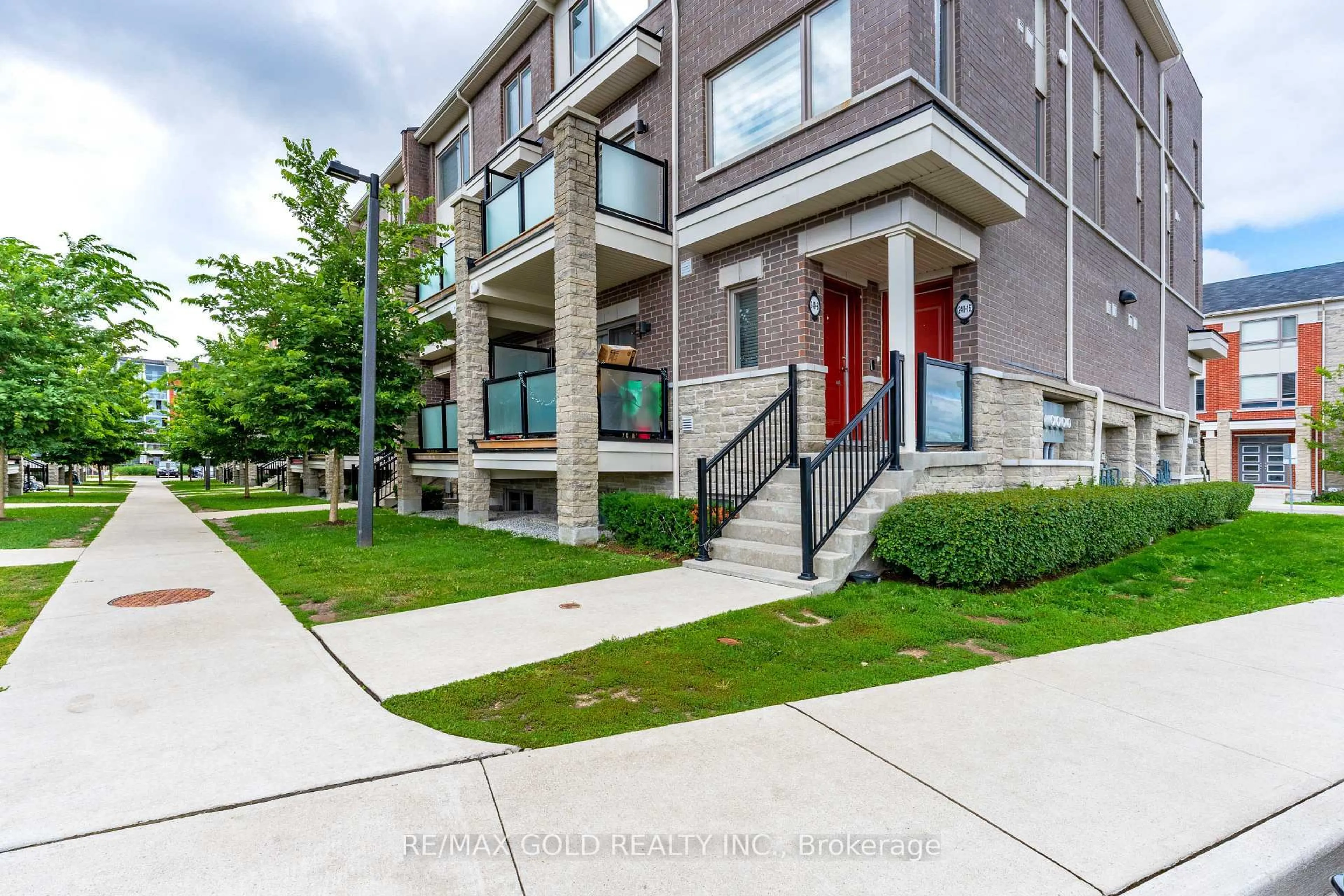 Patio, street for 240 Lagerfeld Dr #16, Brampton Ontario L7A 5G9