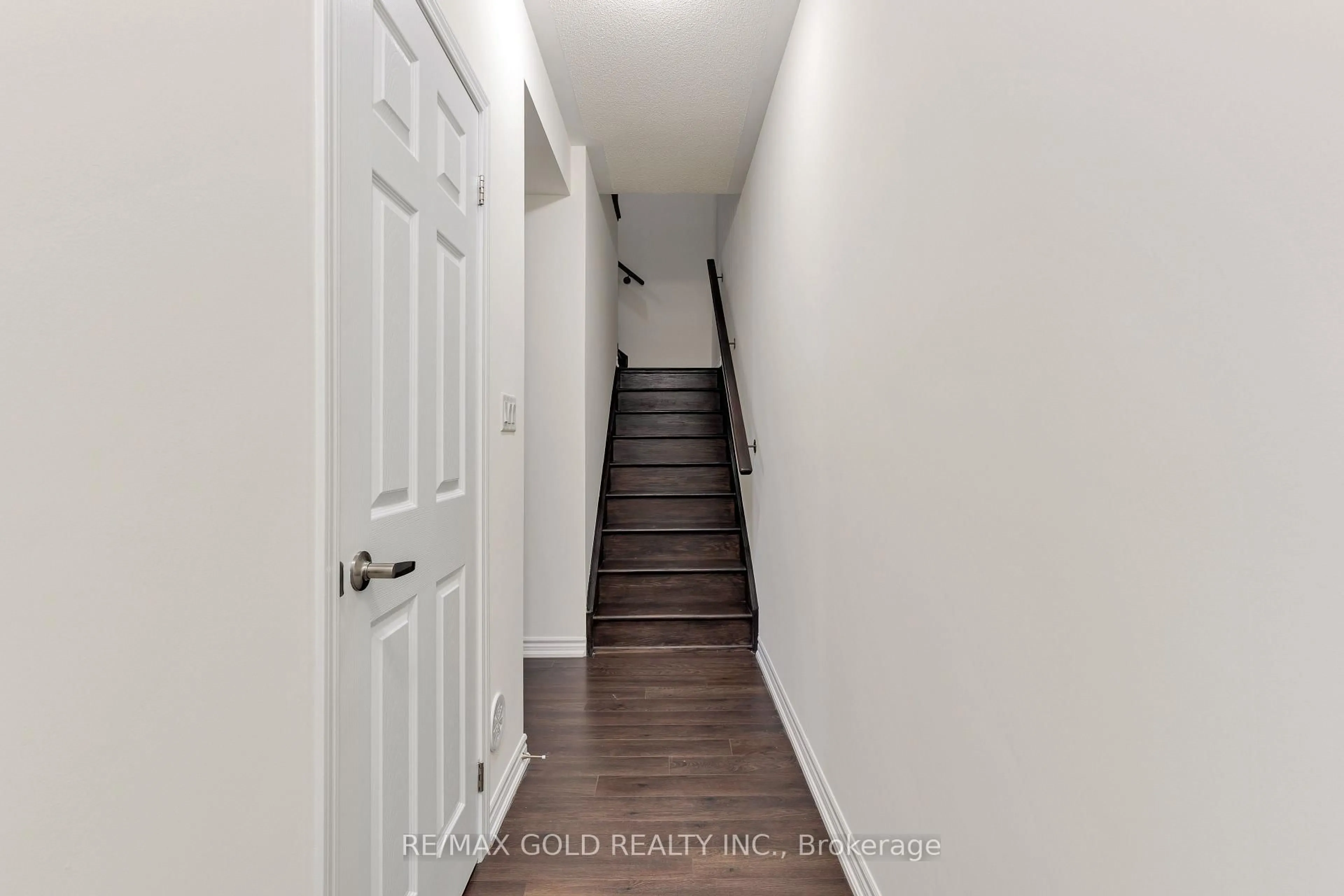 Indoor entryway for 240 Lagerfeld Dr #16, Brampton Ontario L7A 5G9