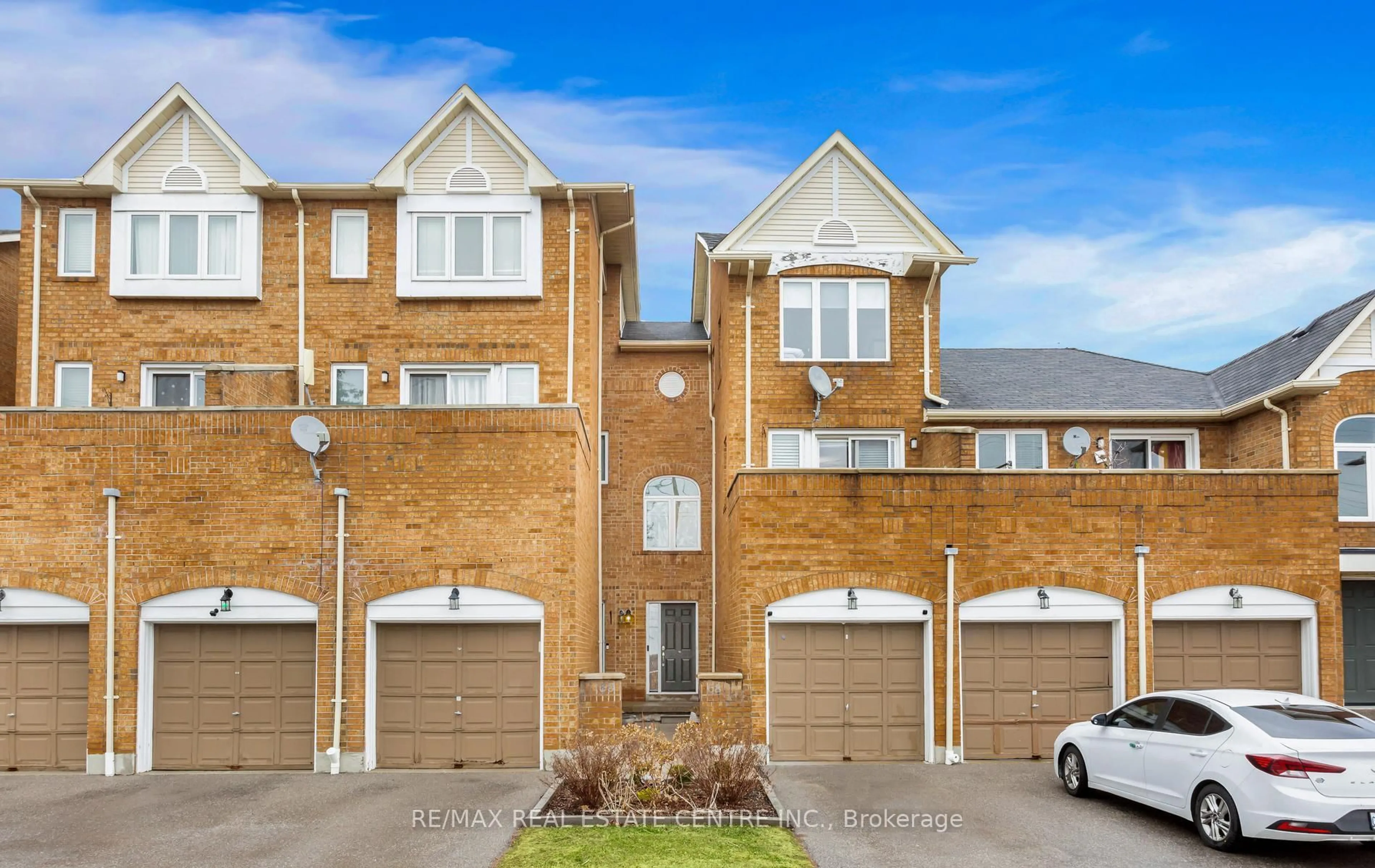 Home with brick exterior material, street for 45 Bristol Rd #68, Mississauga Ontario L4Z 3P5