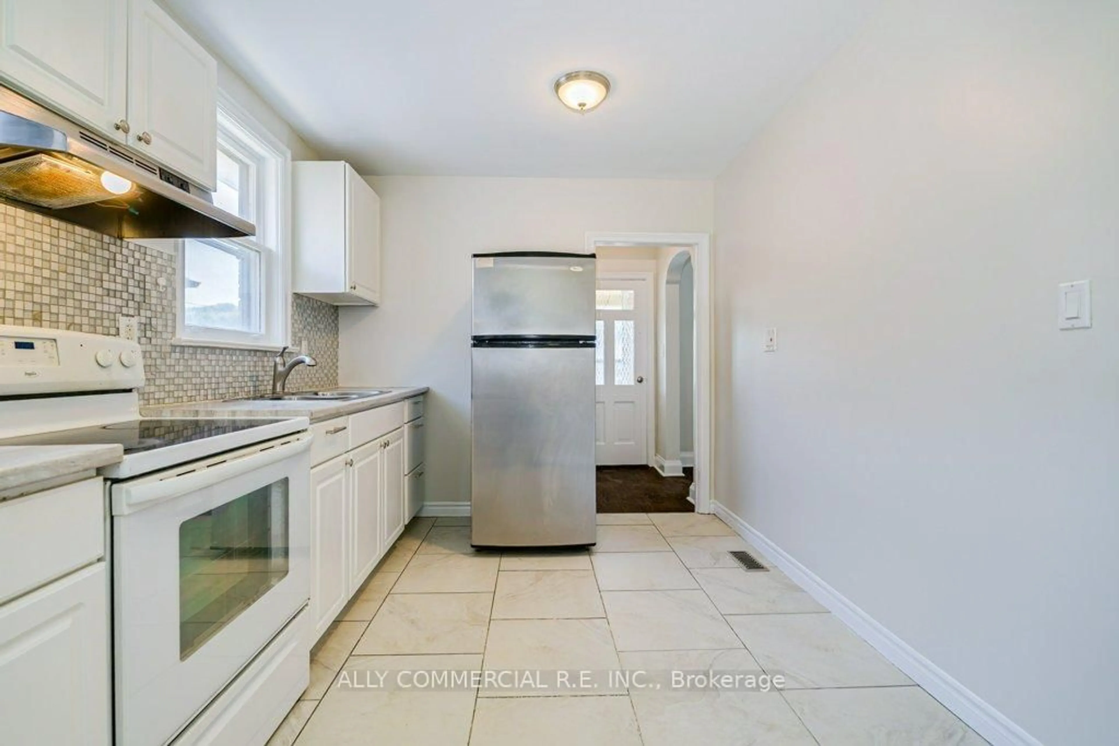 Standard kitchen, ceramic/tile floor for 4 Chudleigh Rd, Toronto Ontario M6E 1Y8