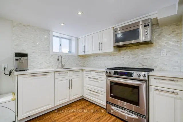 4 Chudleigh Rd, Toronto 5
