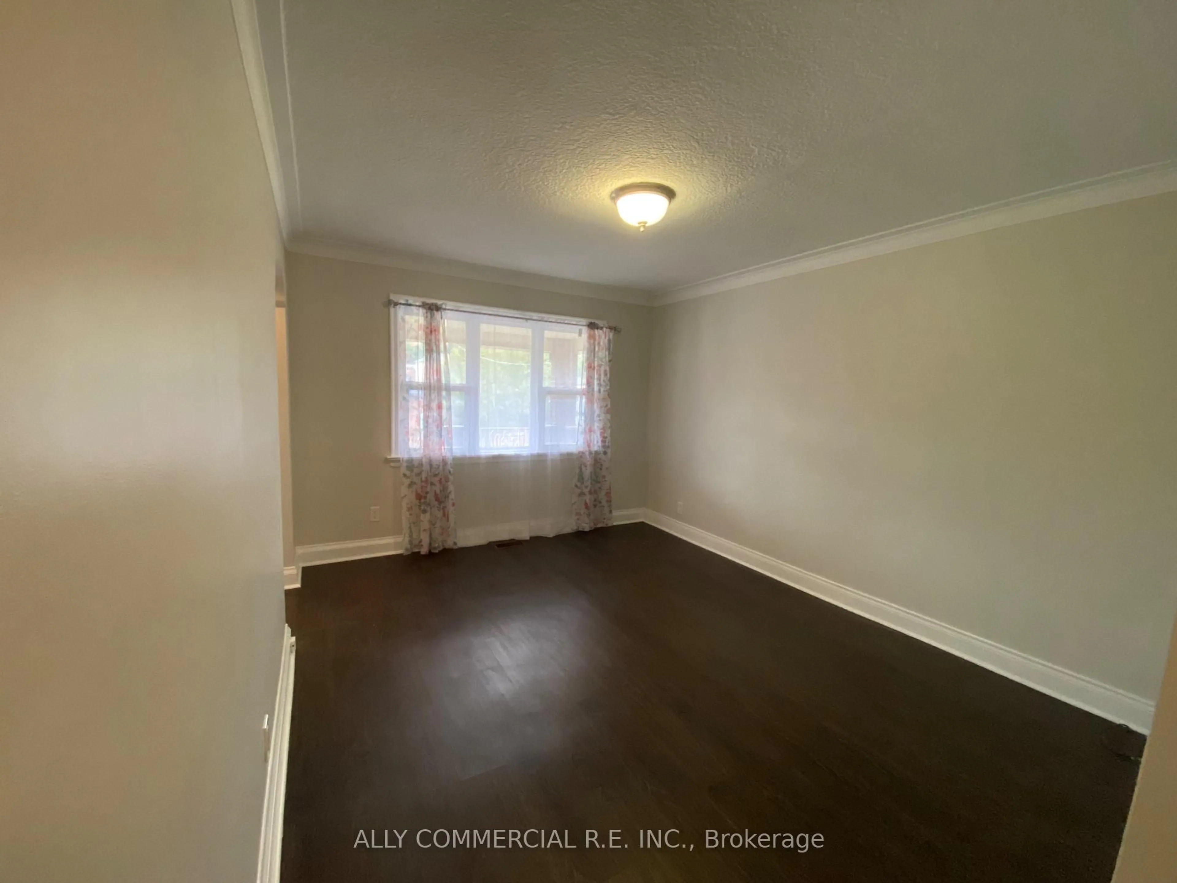 A pic of a room for 4 Chudleigh Rd, Toronto Ontario M6E 1Y8