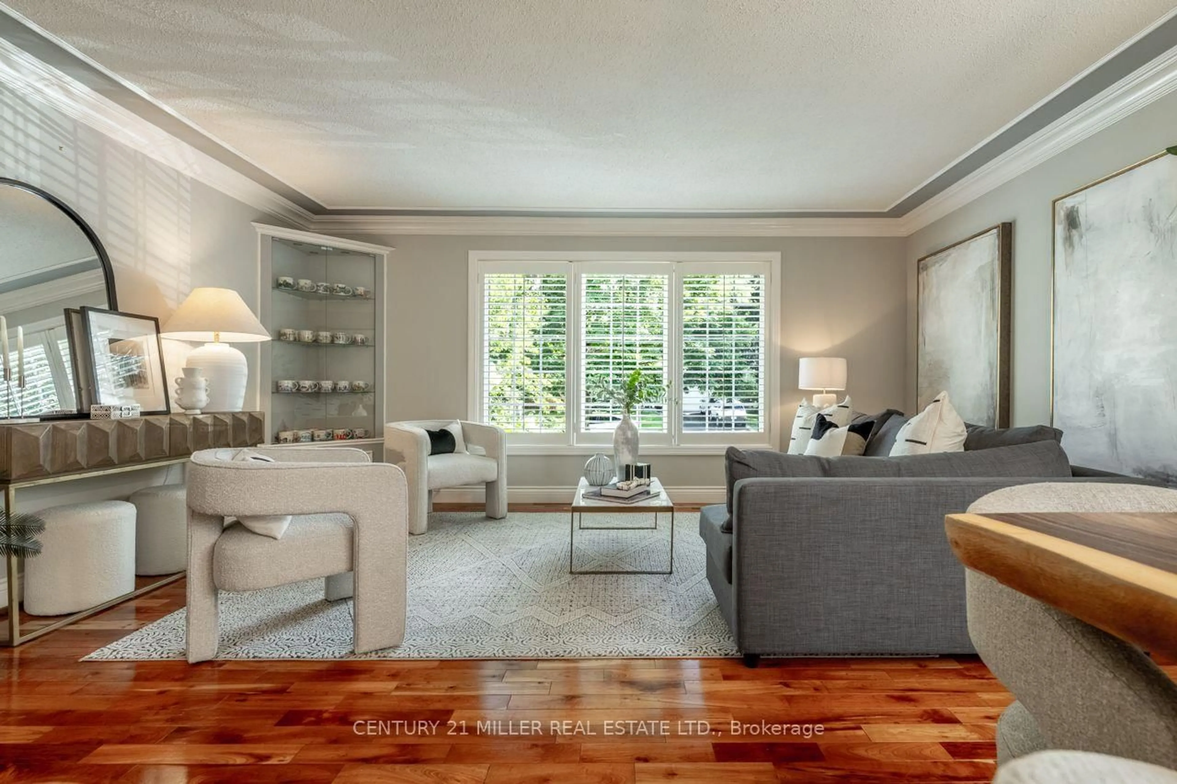 Living room with furniture, unknown for 619 Moorelands Cres, Milton Ontario L9T 4B3