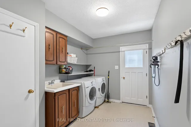 1291 Windrush Dr, Oakville 2