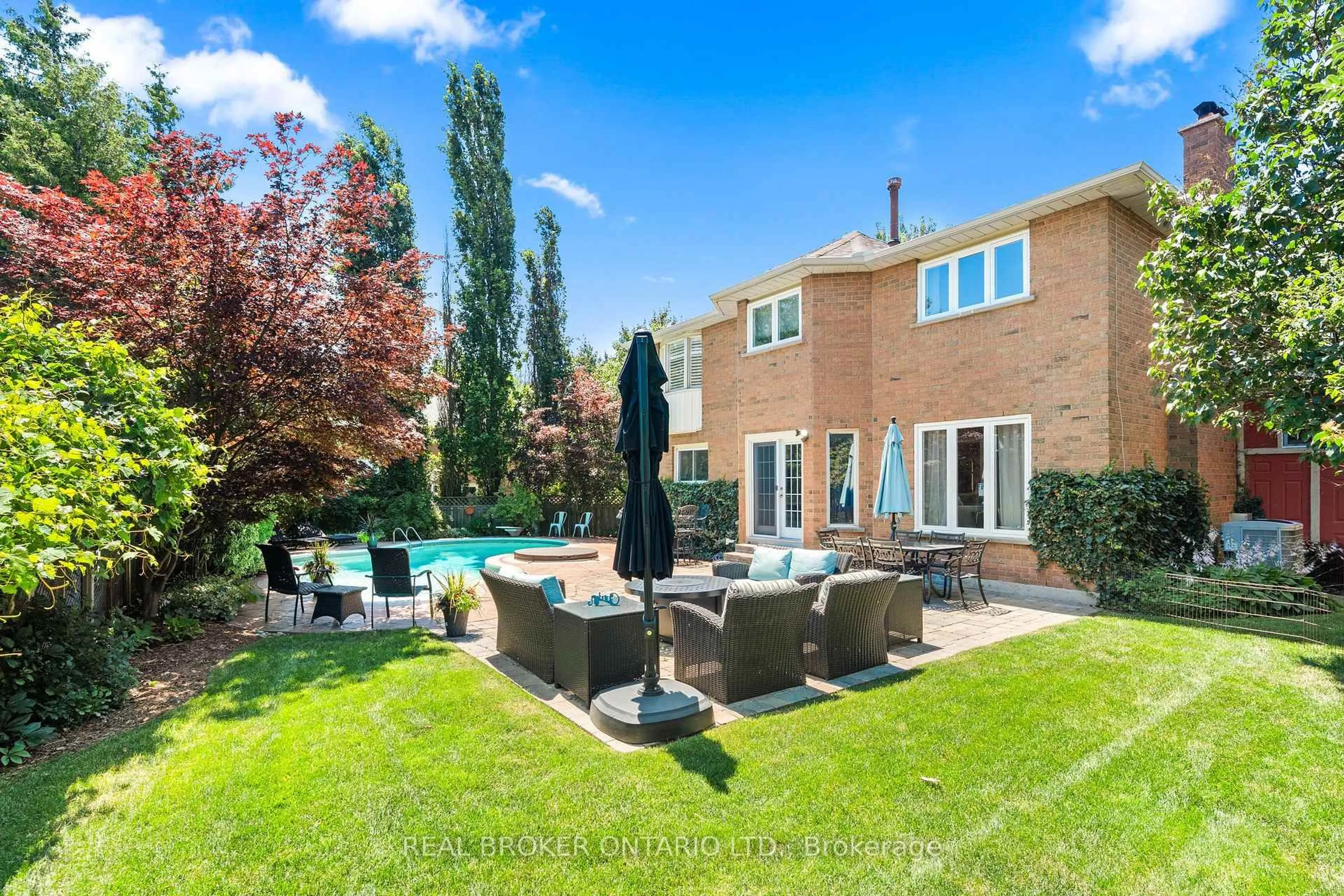 Patio, water/lake/river/ocean view for 1291 Windrush Dr, Oakville Ontario L6M 1W4