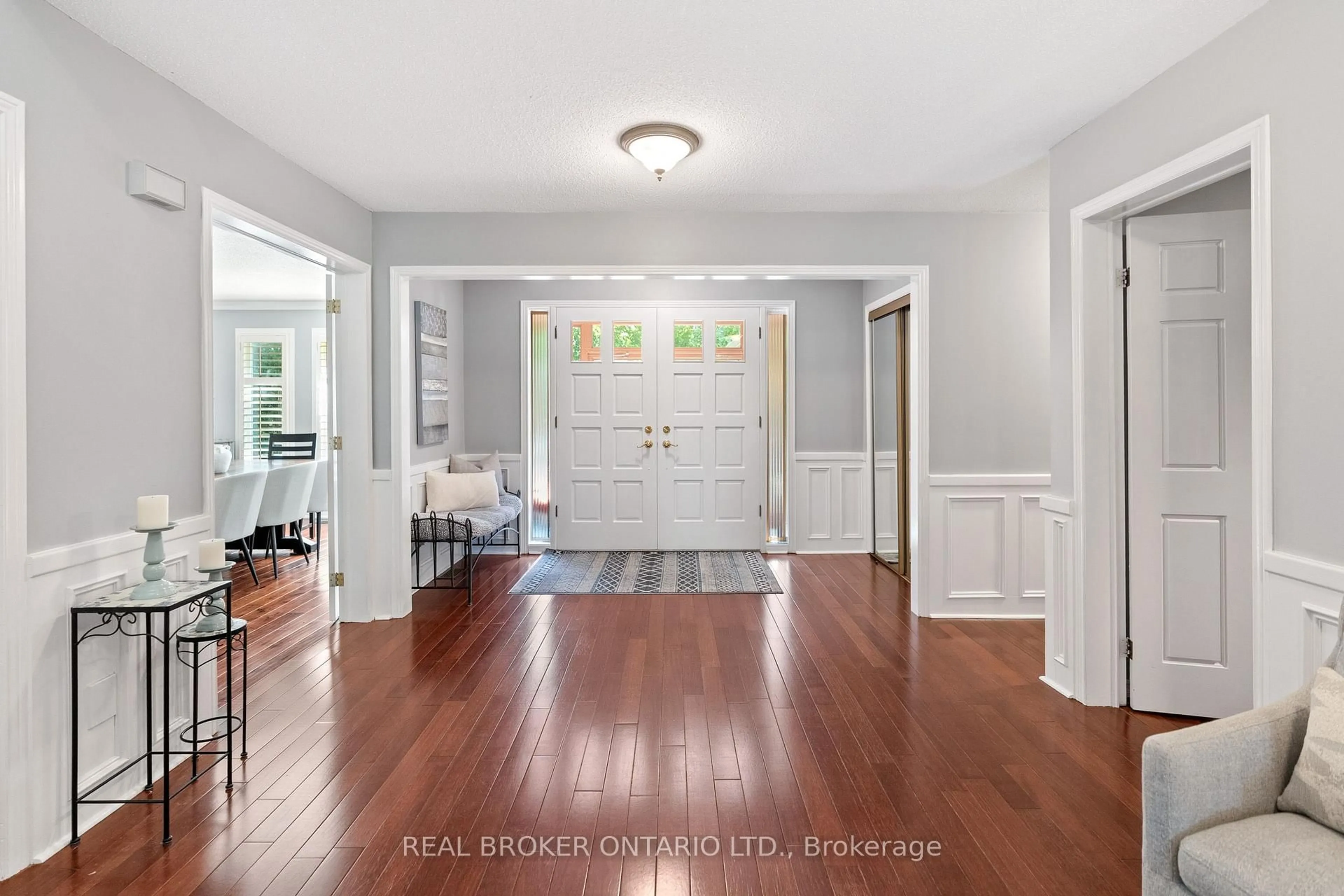 Indoor entryway for 1291 Windrush Dr, Oakville Ontario L6M 1W4