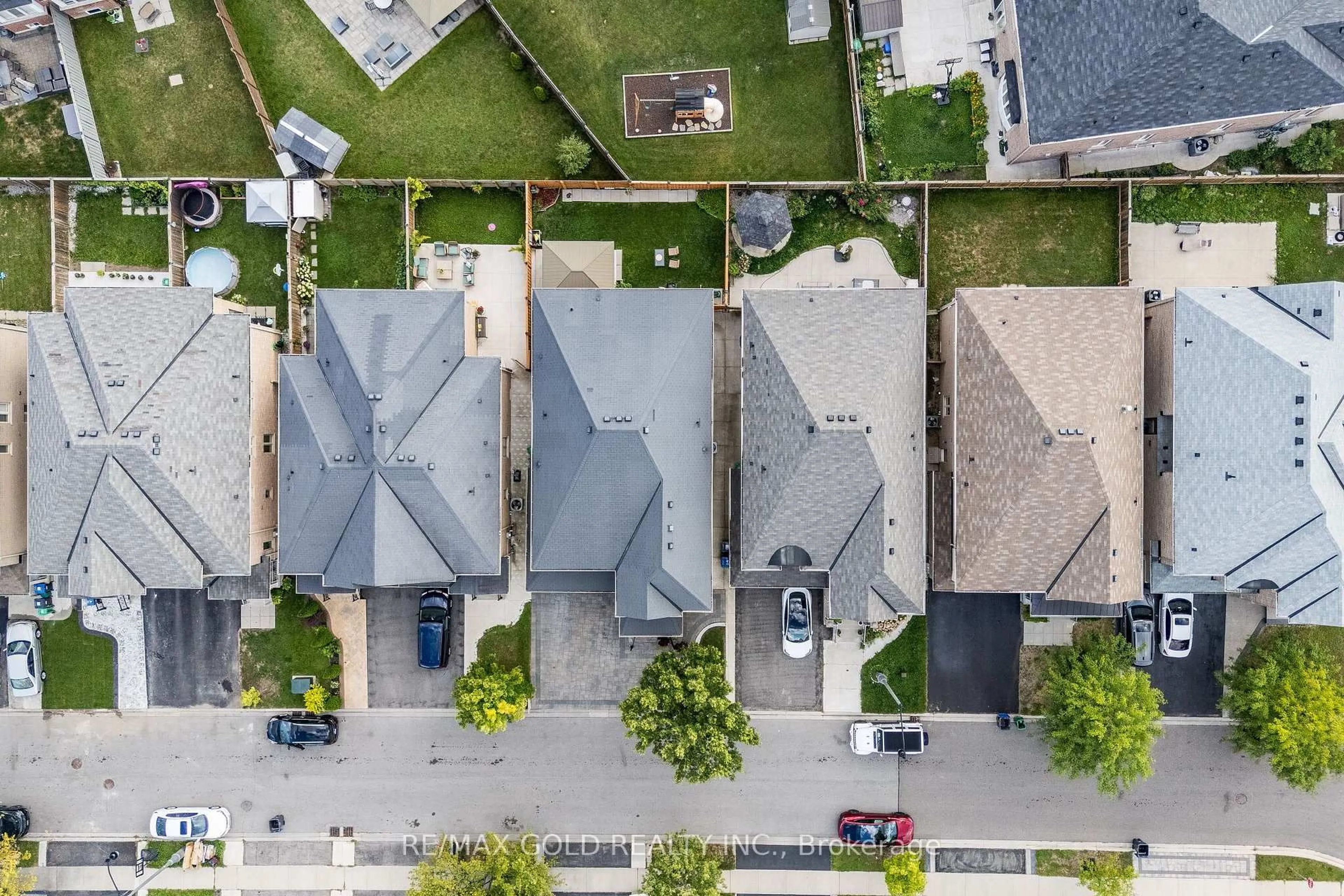 A pic from outside/outdoor area/front of a property/back of a property/a pic from drone, street for 54 Orangeblossom Tr, Brampton Ontario L6X 3B5