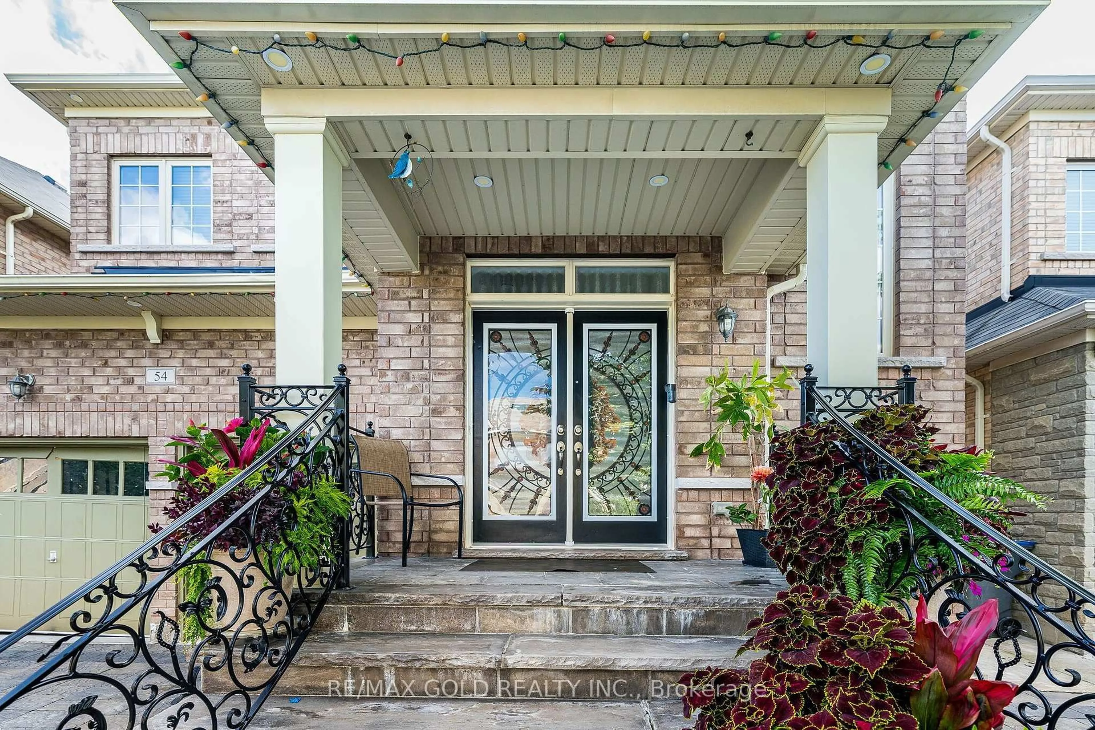 Indoor entryway for 54 Orangeblossom Tr, Brampton Ontario L6X 3B5