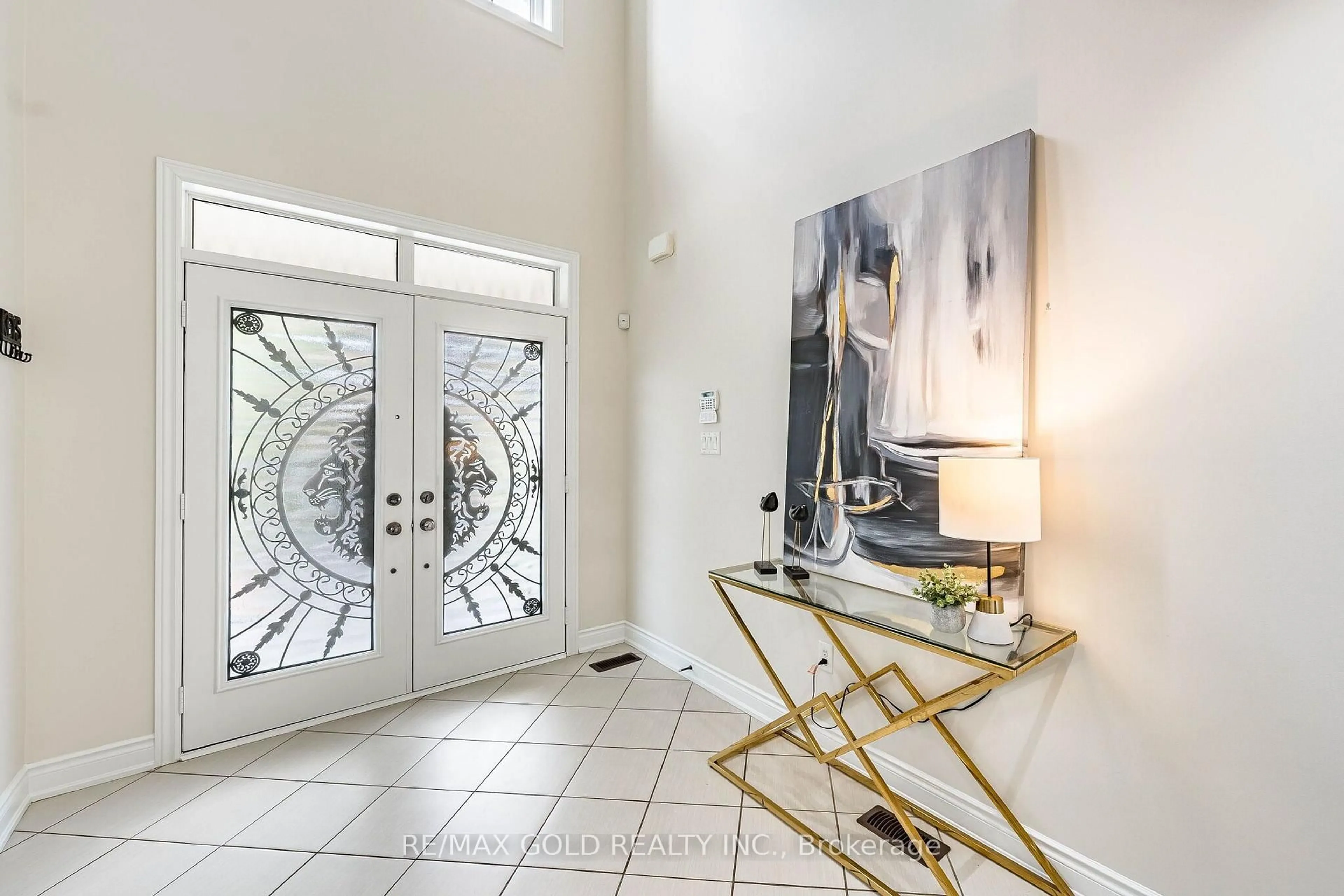 Indoor entryway for 54 Orangeblossom Tr, Brampton Ontario L6X 3B5