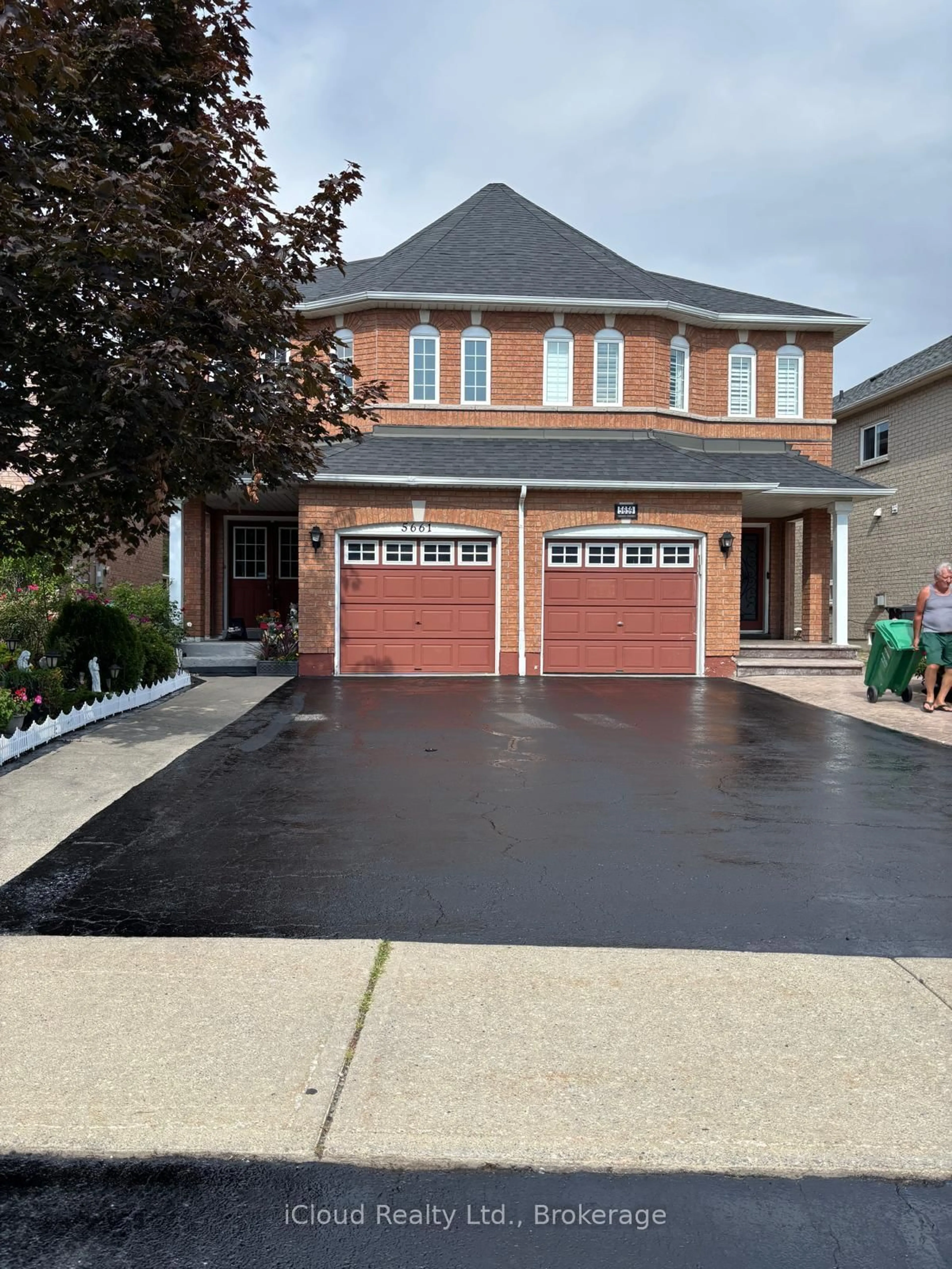 Unknown for 5661 Volpe Ave, Mississauga Ontario L5V 3A6