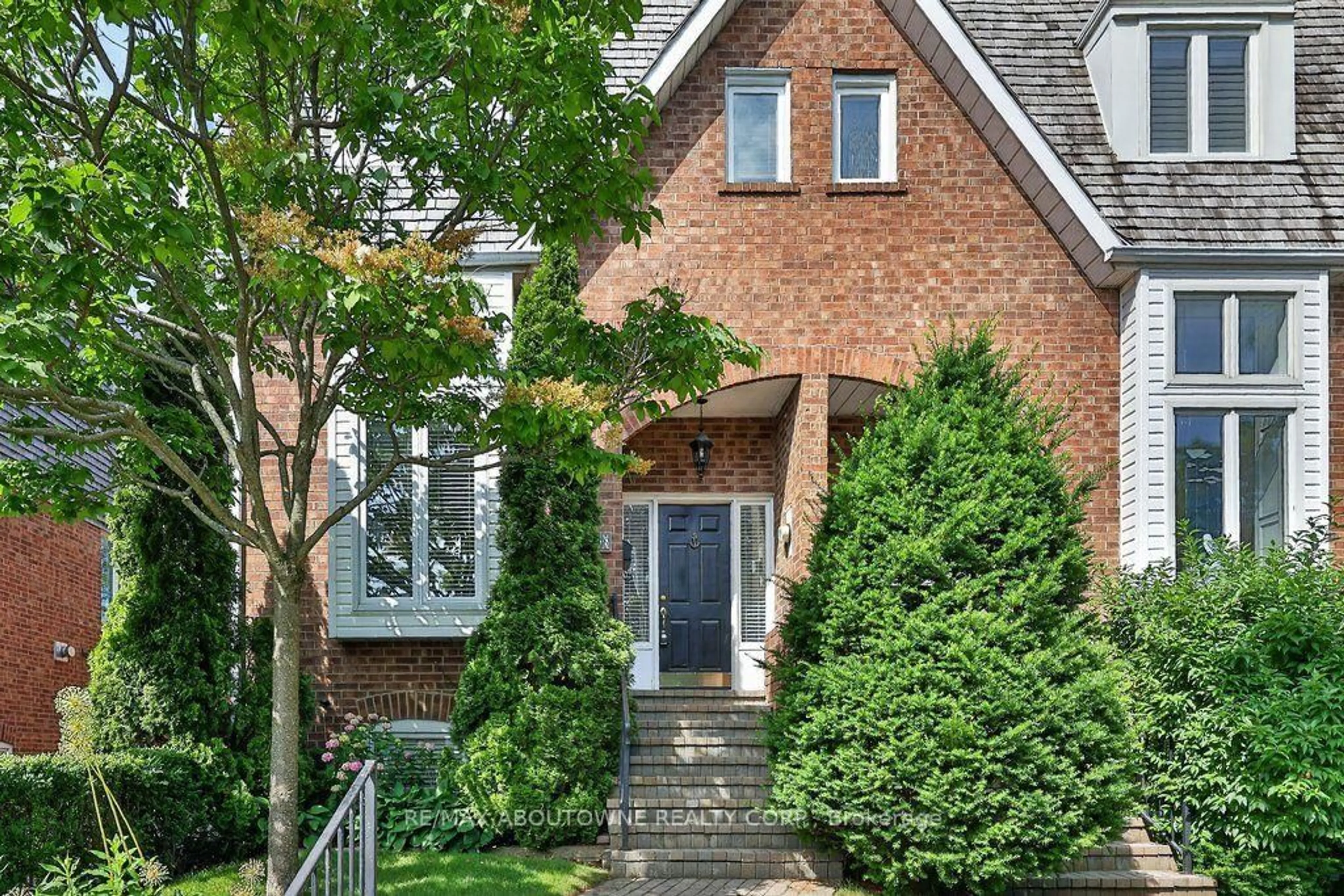 Home with brick exterior material, street for 86 Forsythe St, Oakville Ontario L6K 3J8