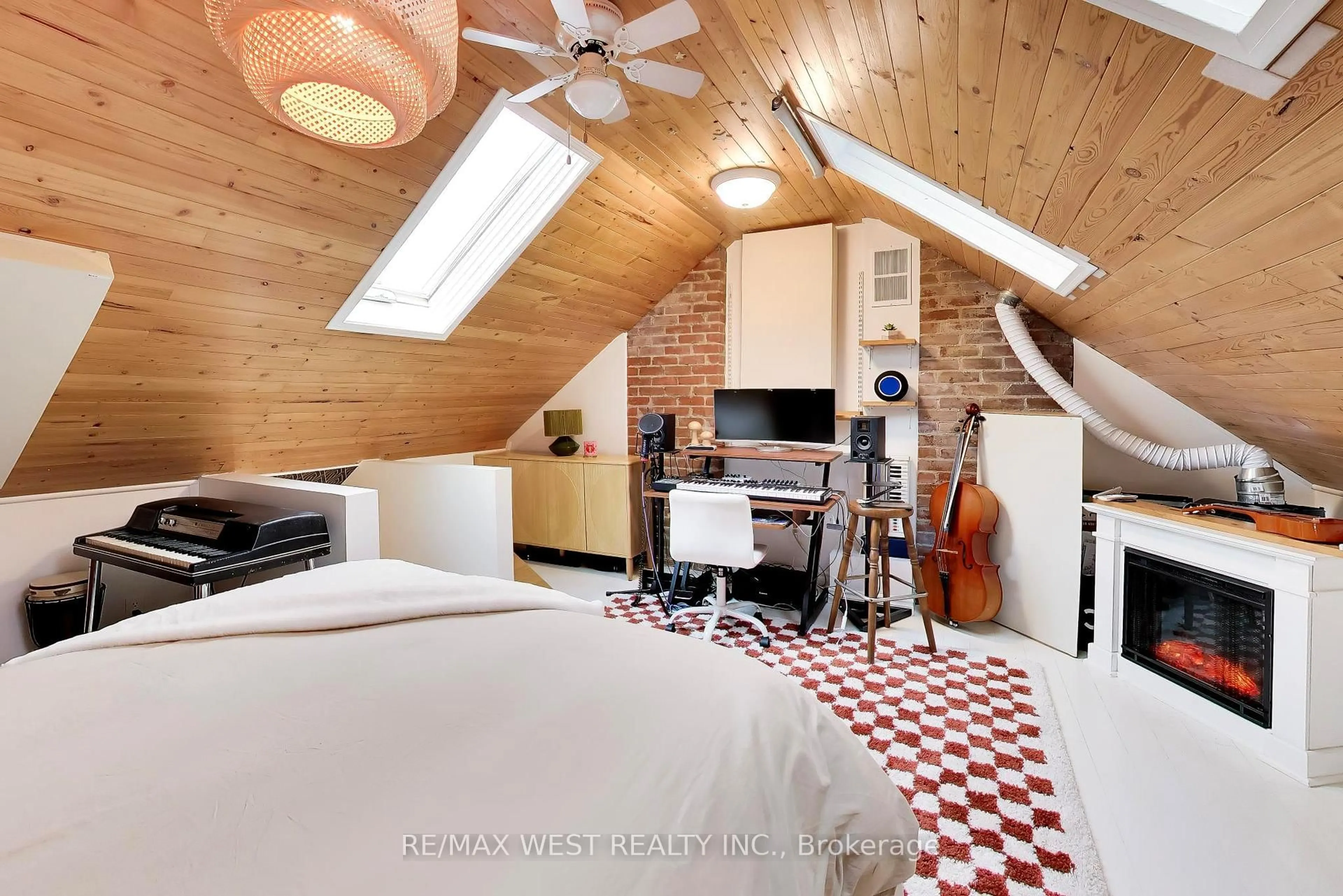 A pic of a room for 259 Sixth St, Toronto Ontario M8V 3A8