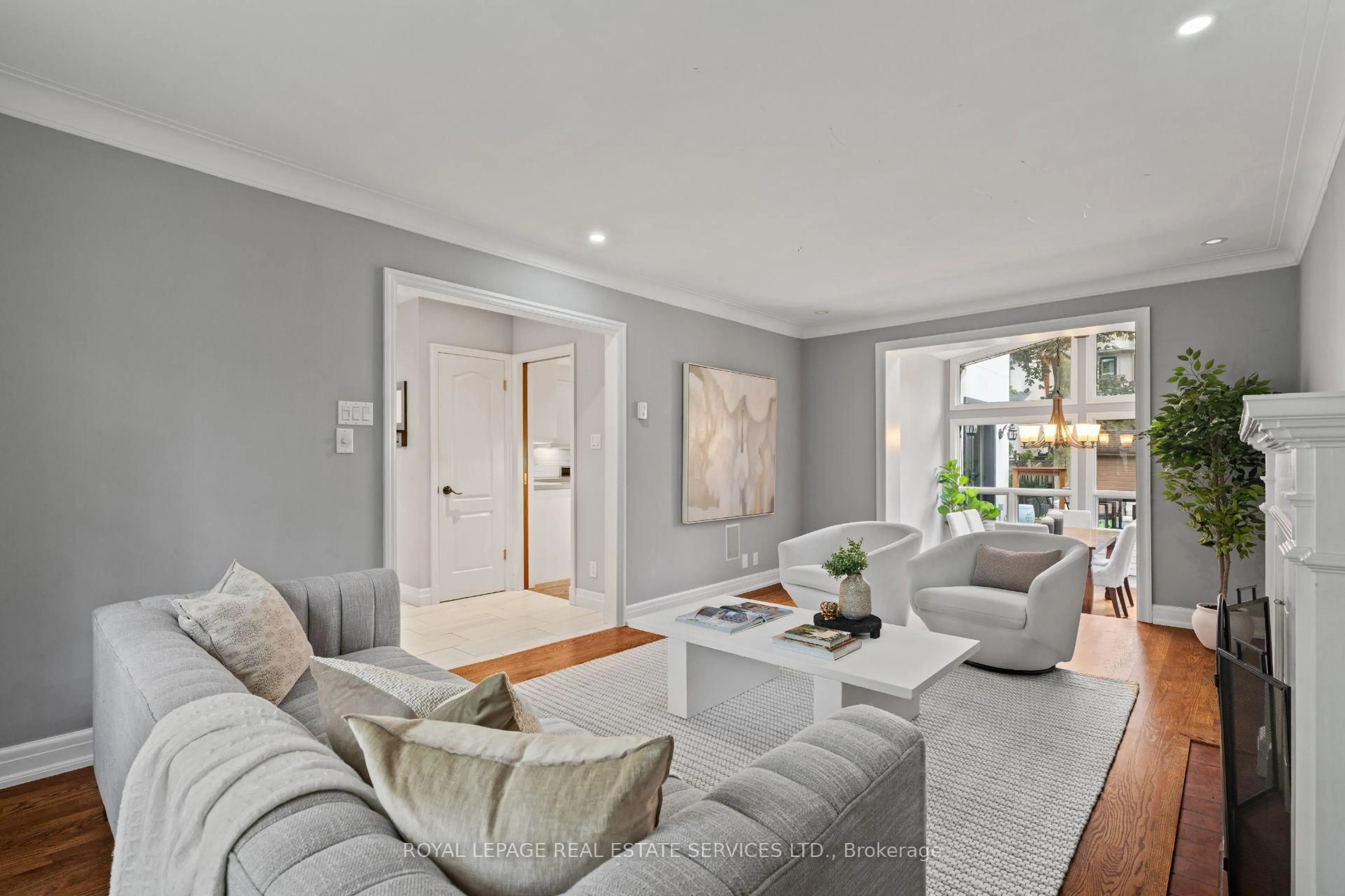 Living room with furniture, unknown for 100 Dunedin Dr, Toronto Ontario M8X 2K5